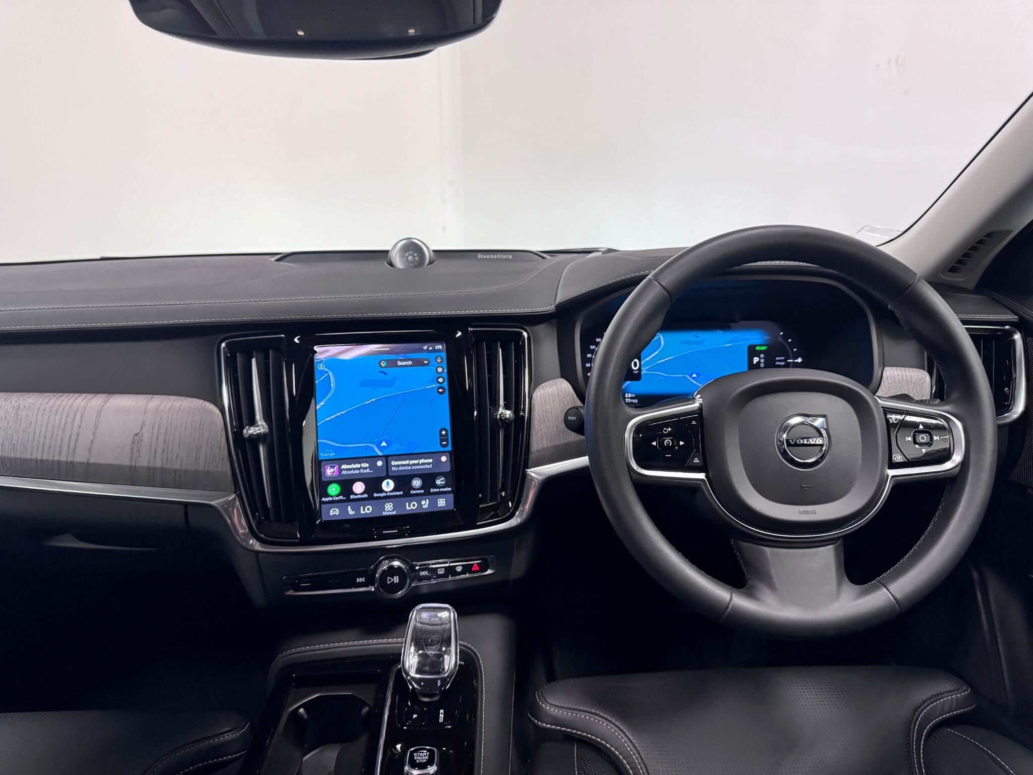 Volvo S90 view 31
