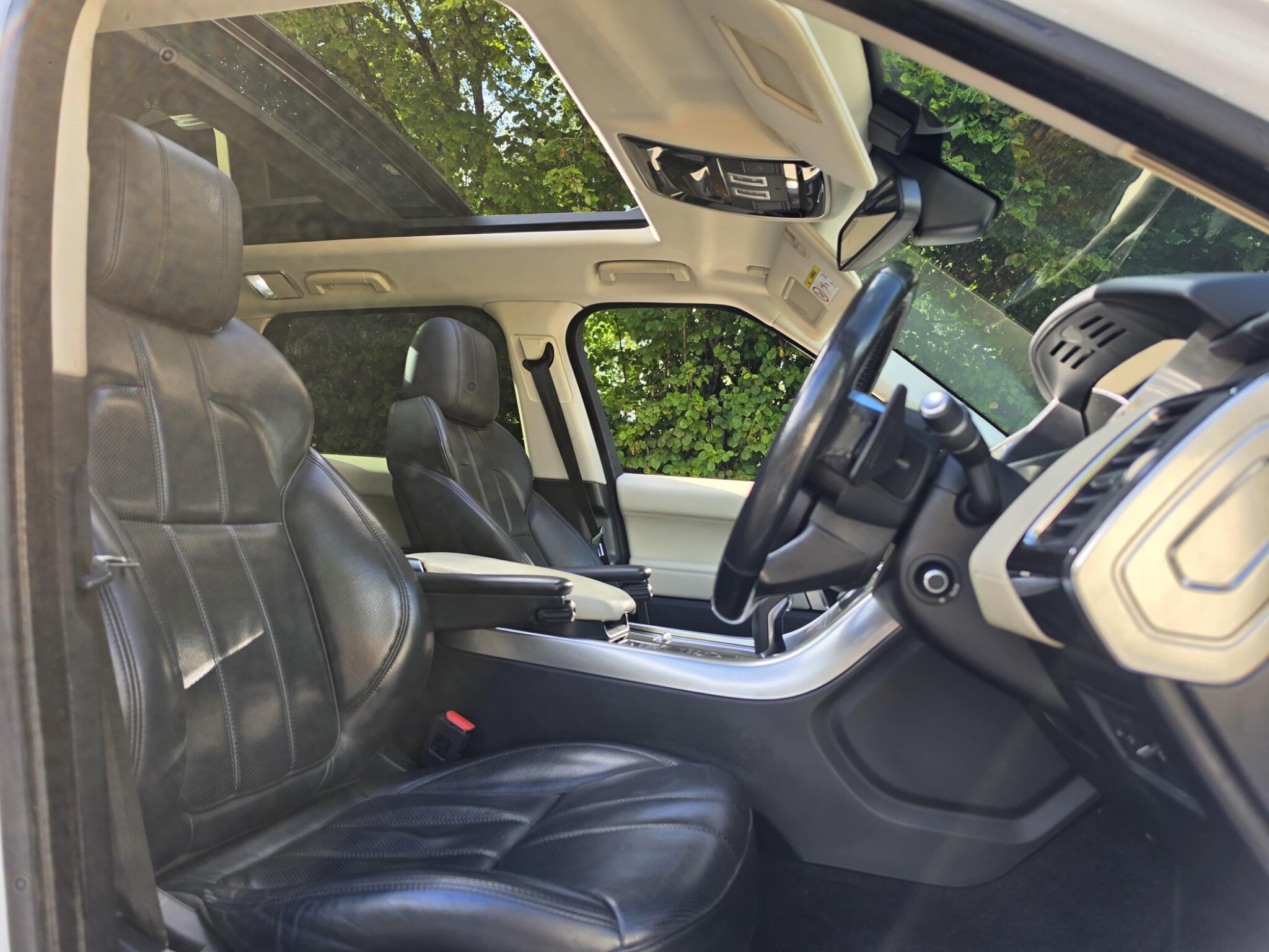 Land Rover Range Rover Sport view 2