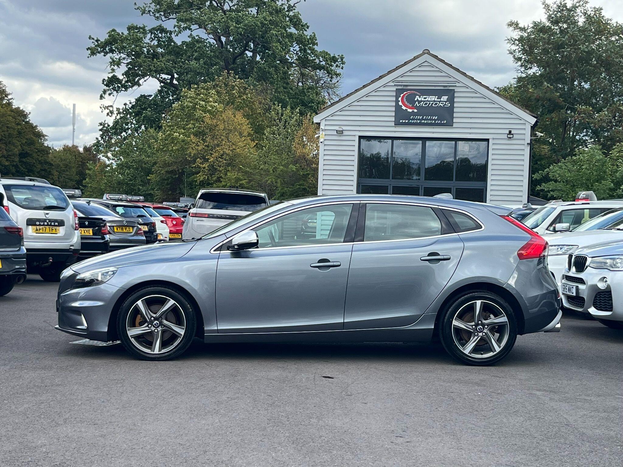 Volvo V40 view 4