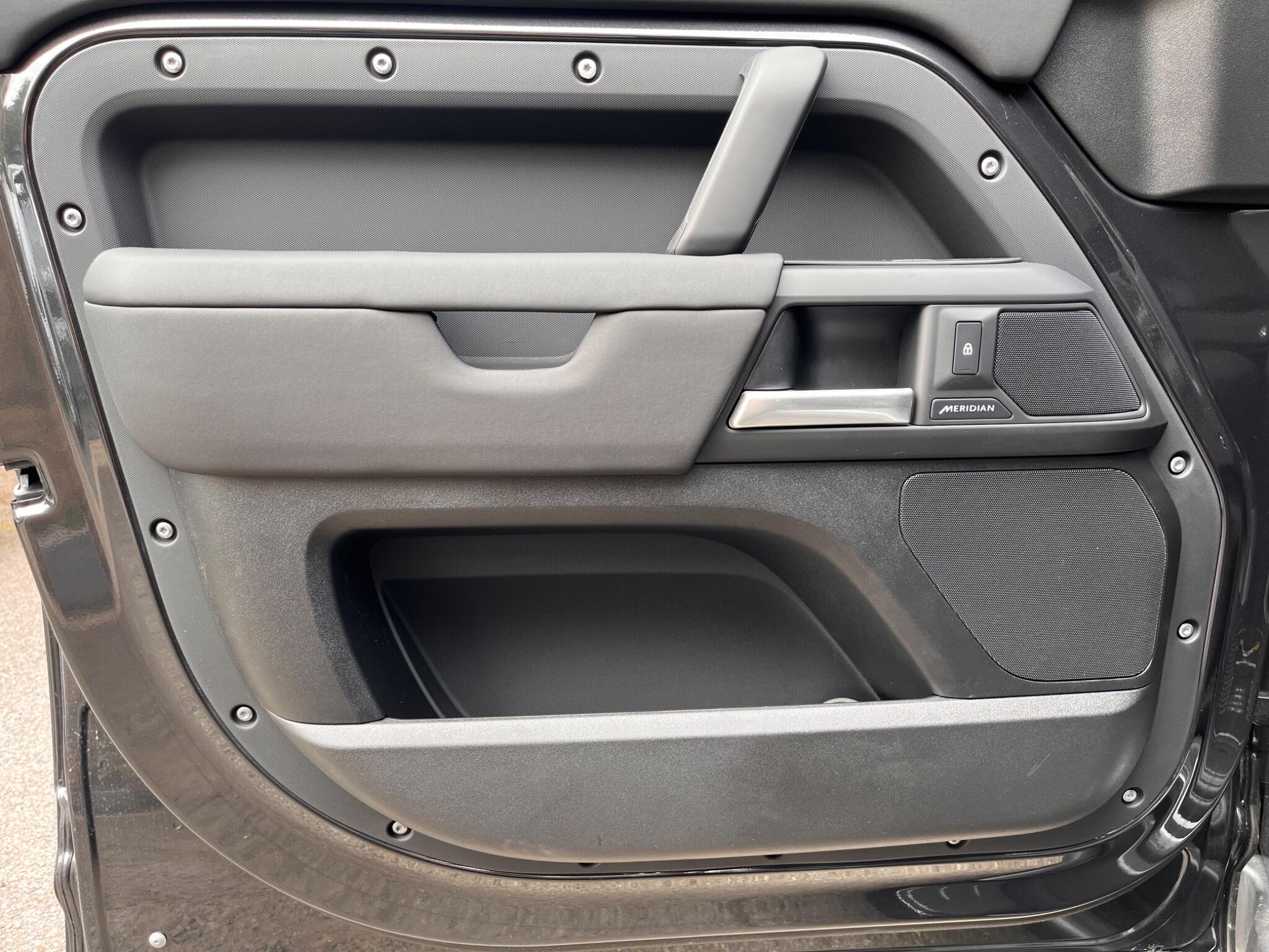 Land Rover Defender view 39