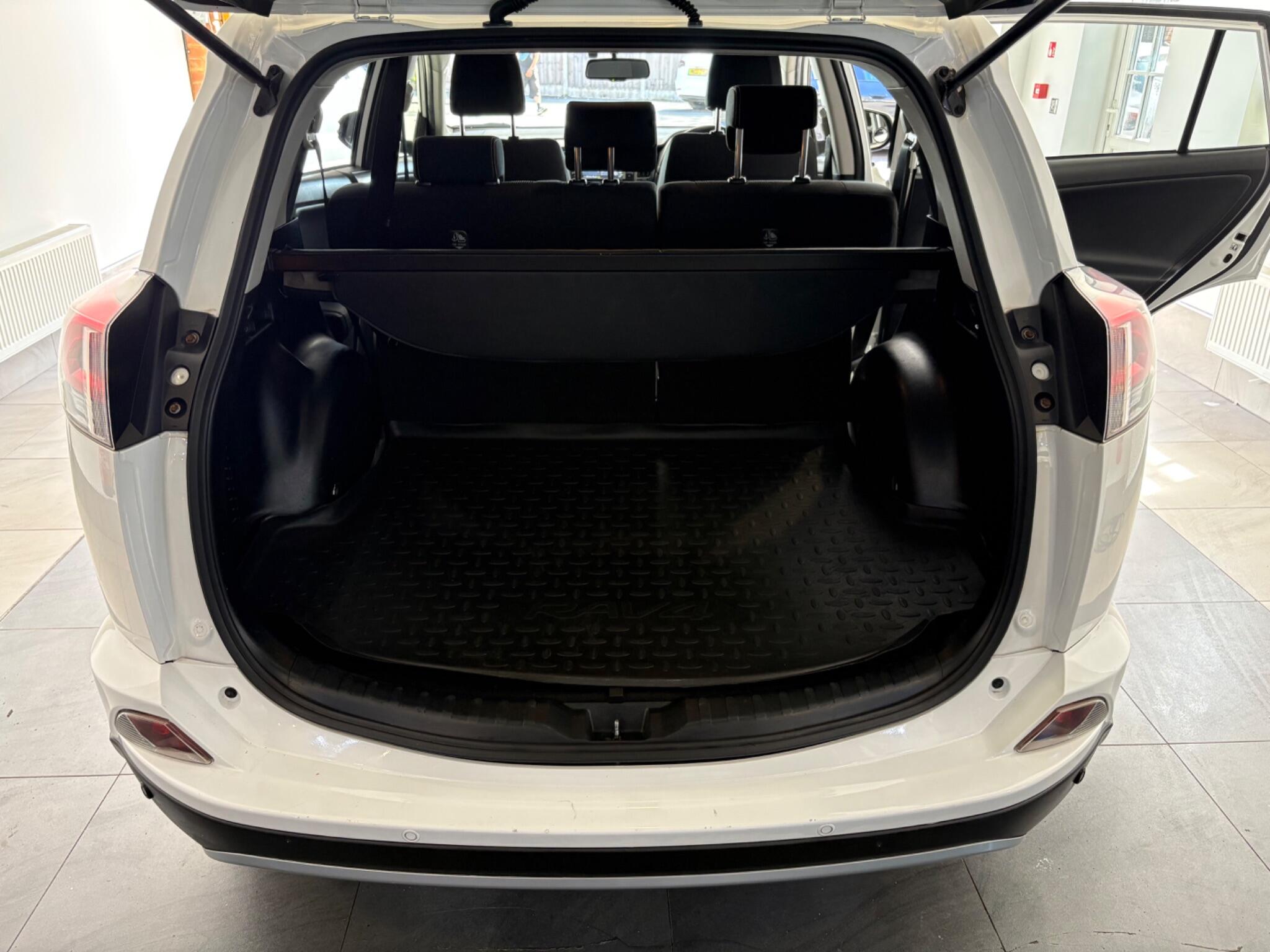 Toyota RAV4 view 15