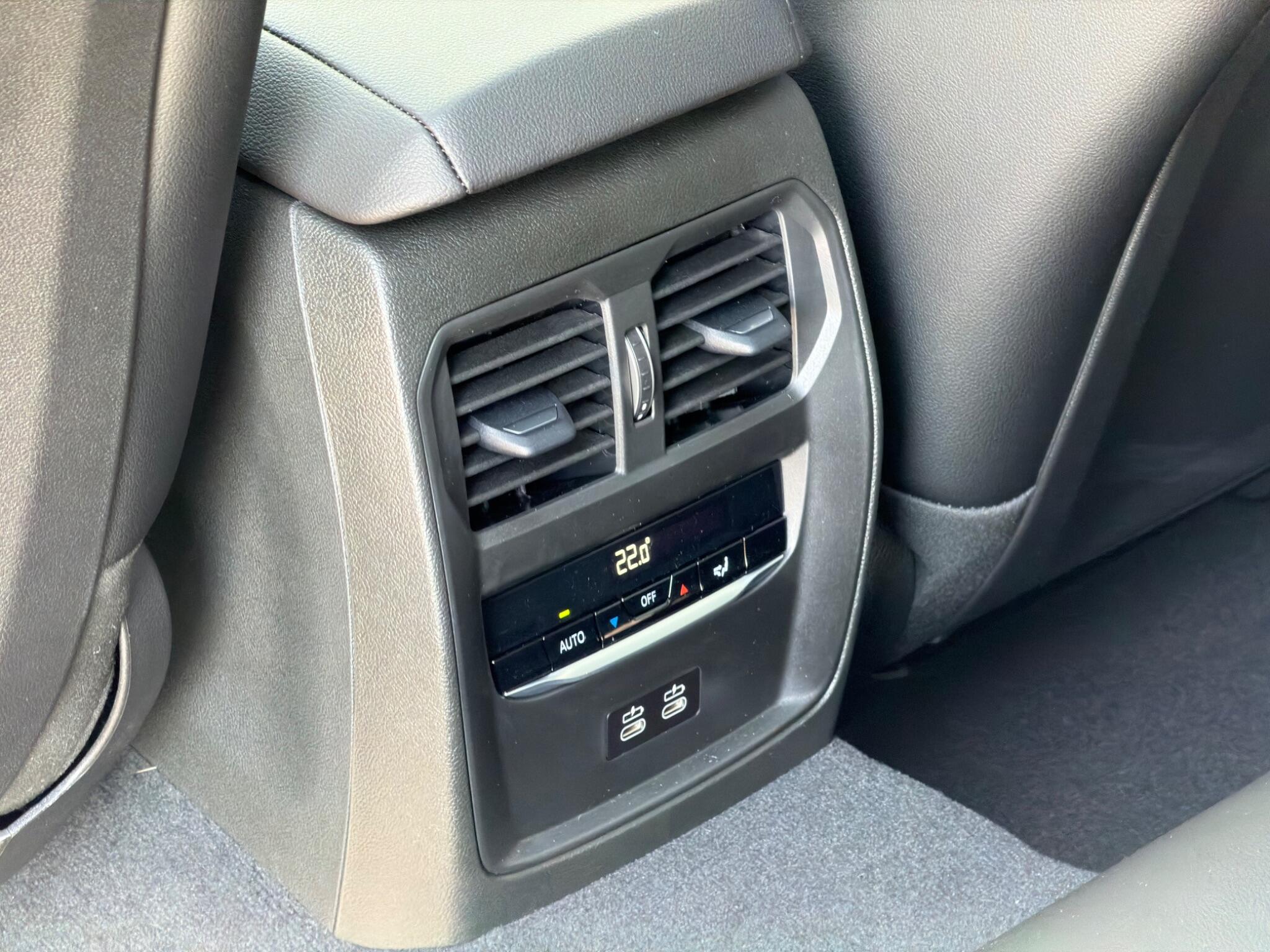BMW 3 Series view 18
