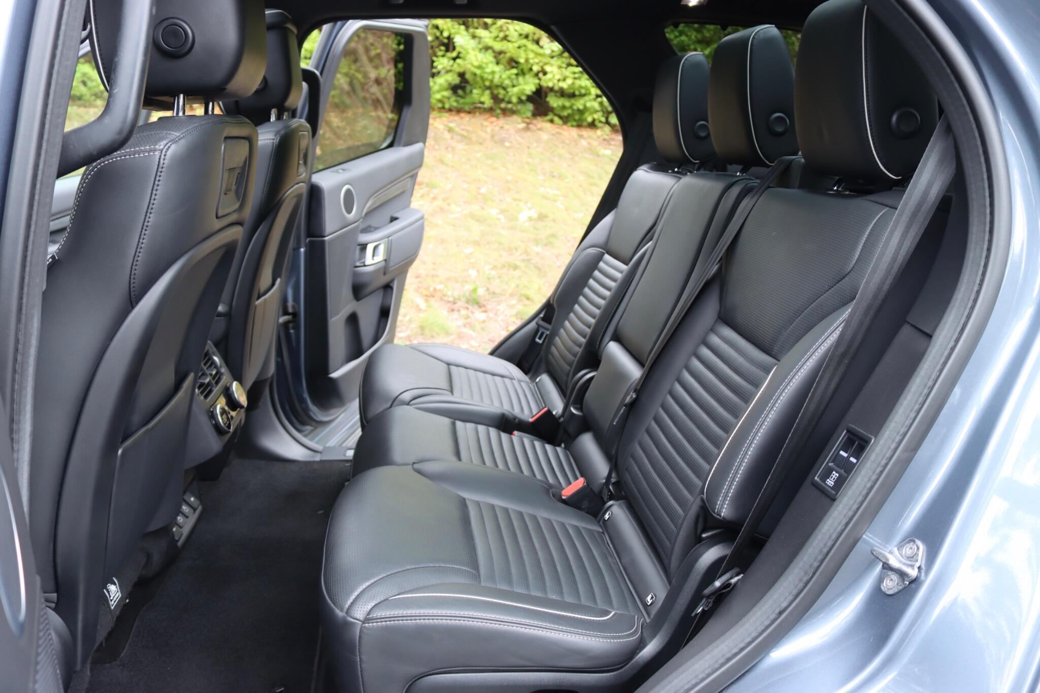 Land Rover Discovery view 13