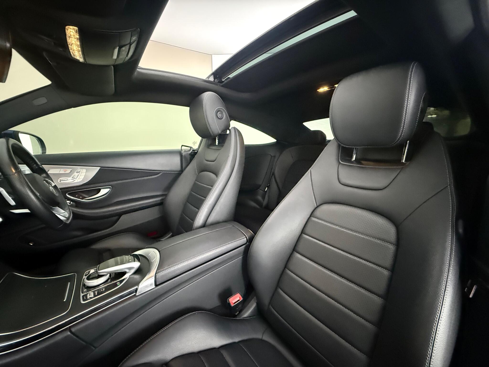 Mercedes-Benz C-Class view 32