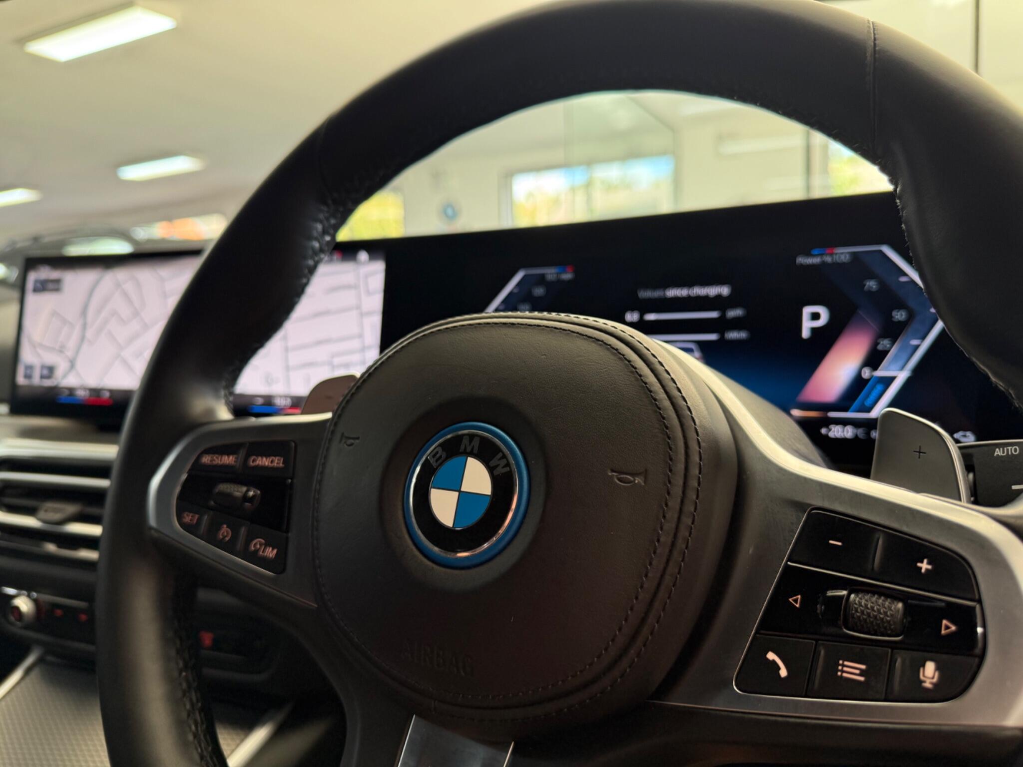 BMW 3 Series view 25