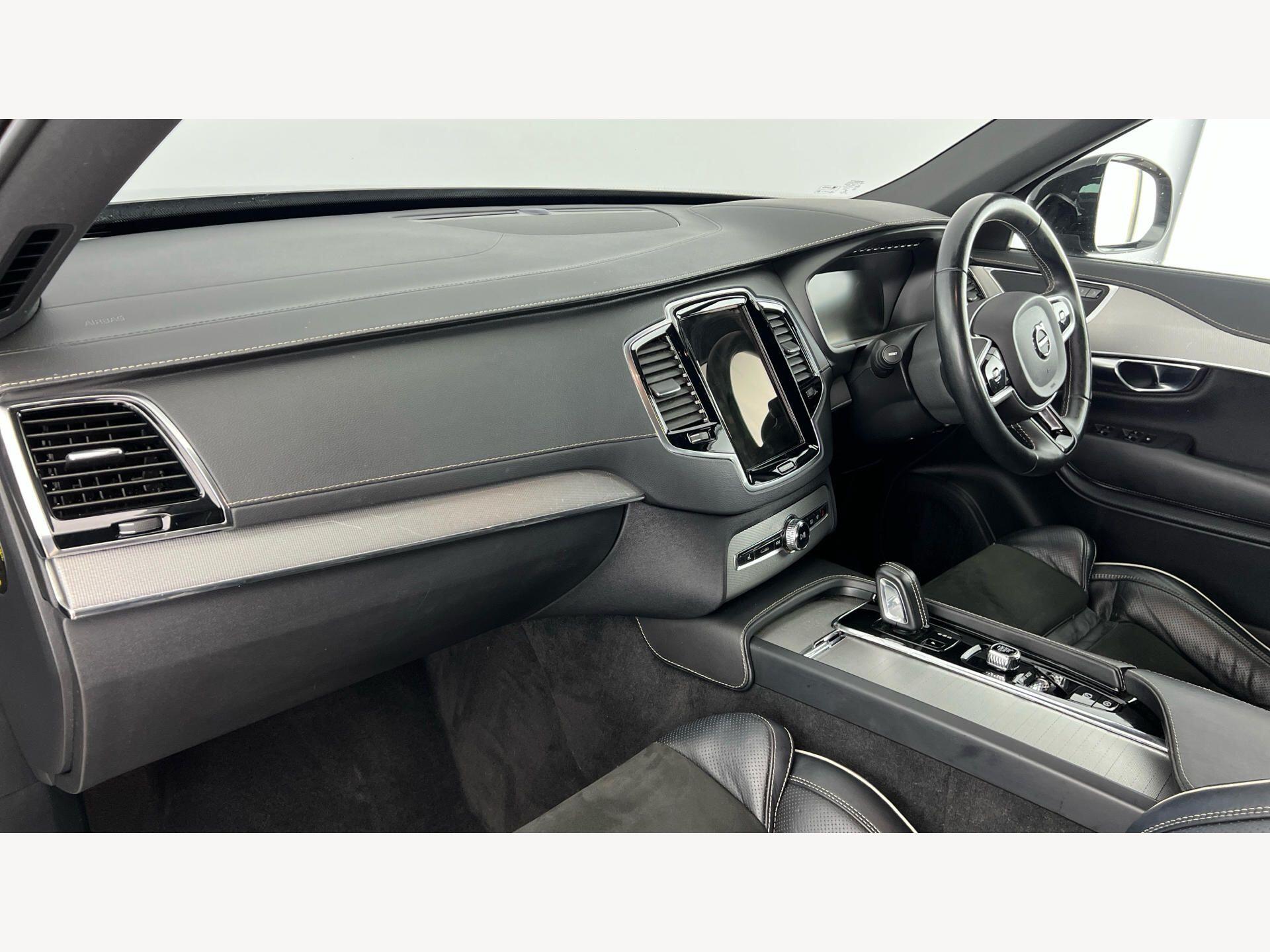 Volvo XC90 view 9