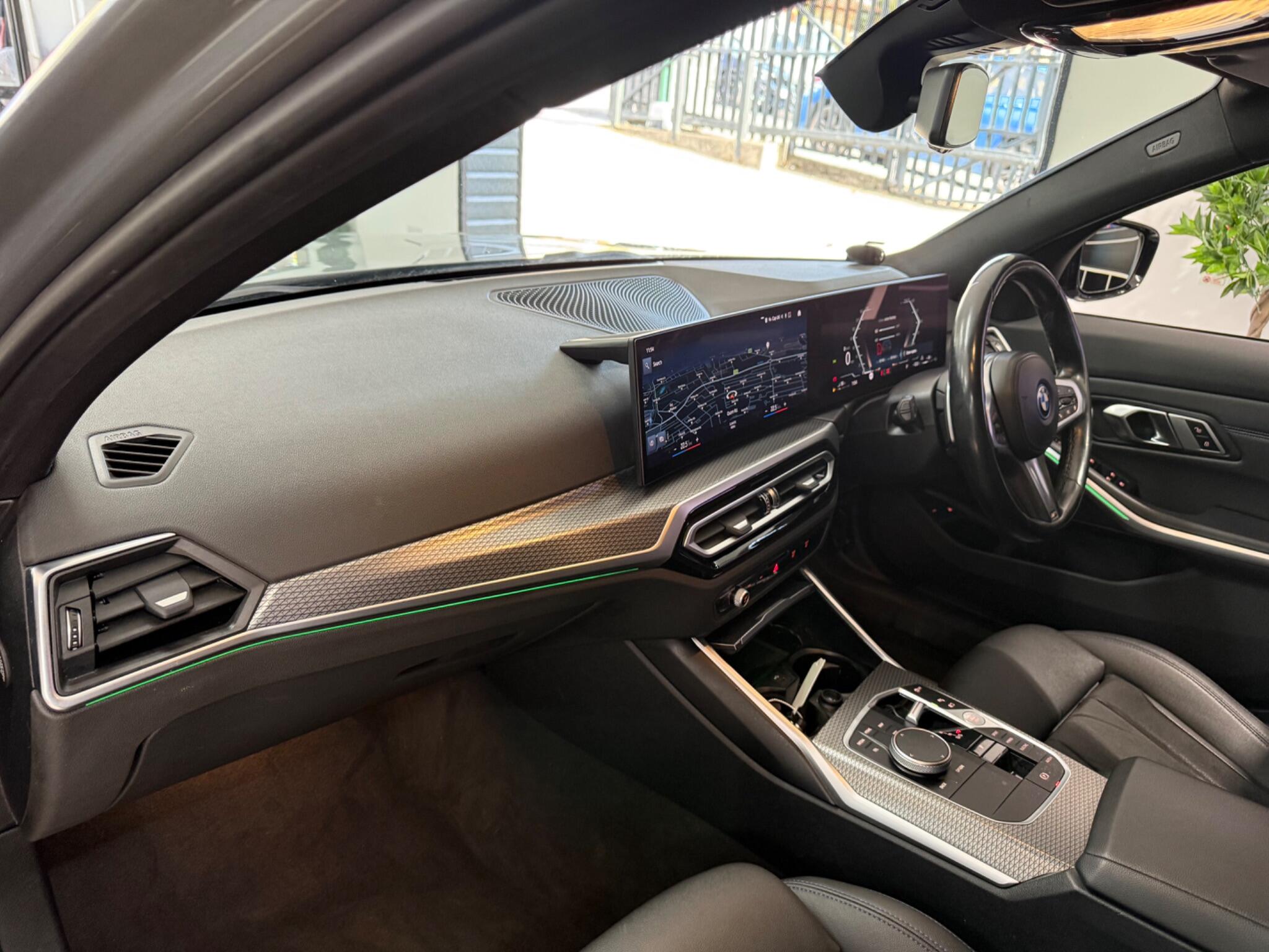 BMW 3 Series view 35