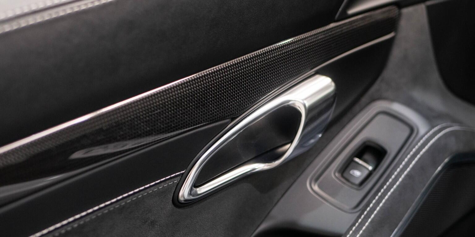 Porsche 911 view 34