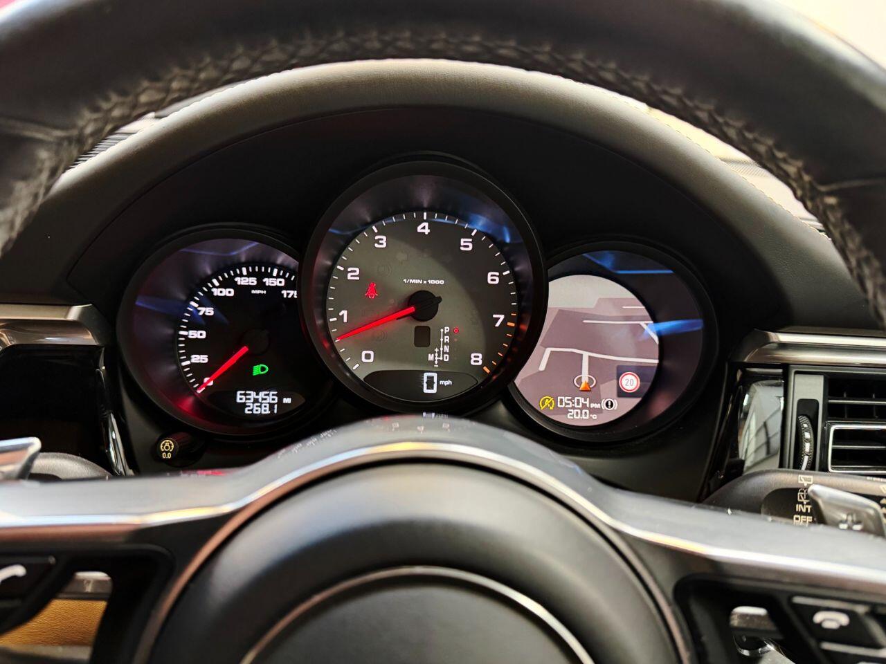 Porsche Macan view 18