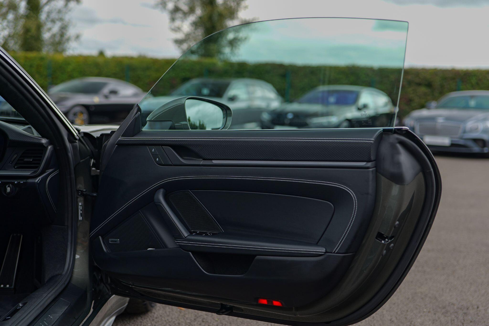 Porsche 911 view 25