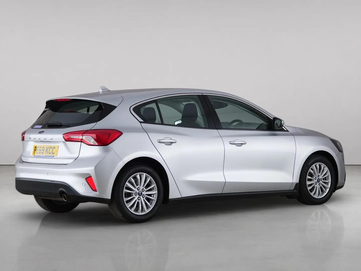 Ford Focus view 6