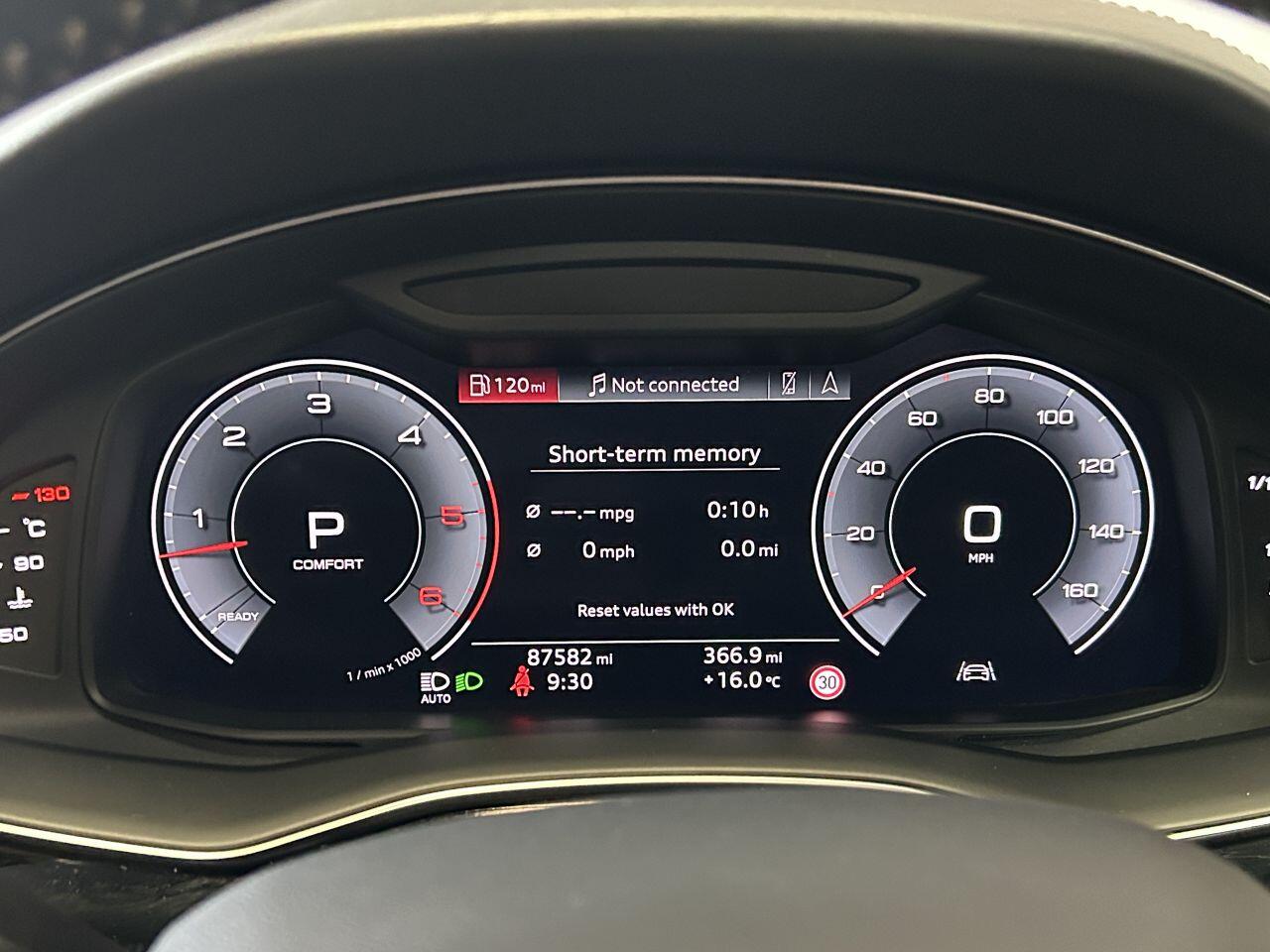 Audi Q7 view 49
