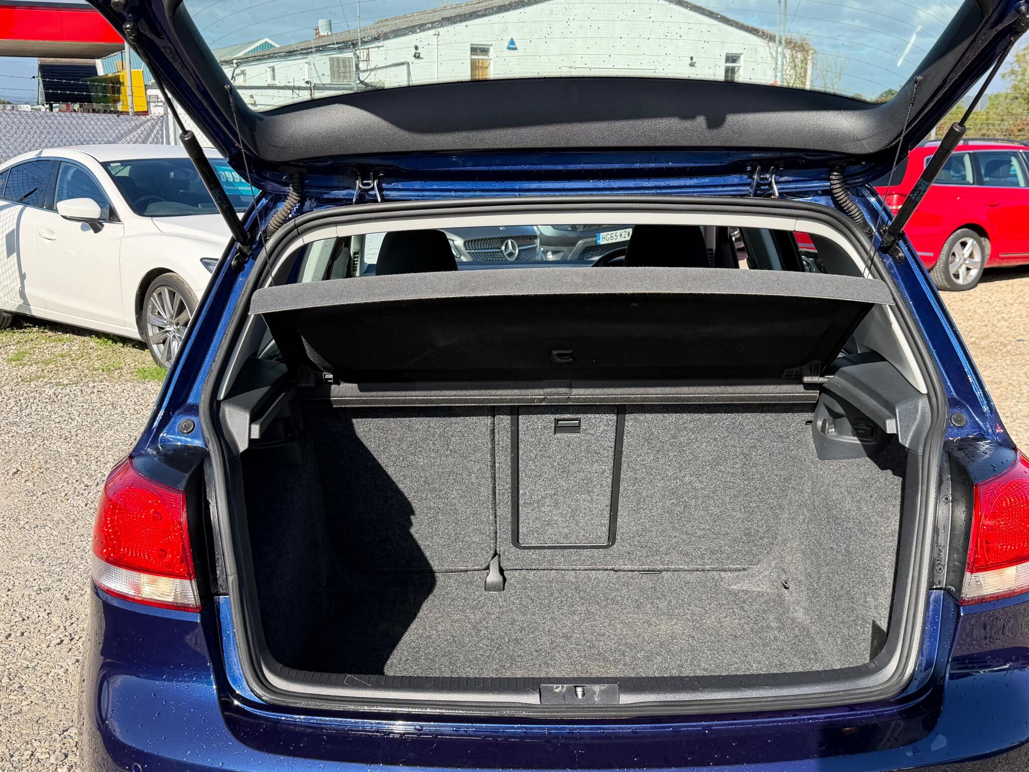 Volkswagen Golf view 11