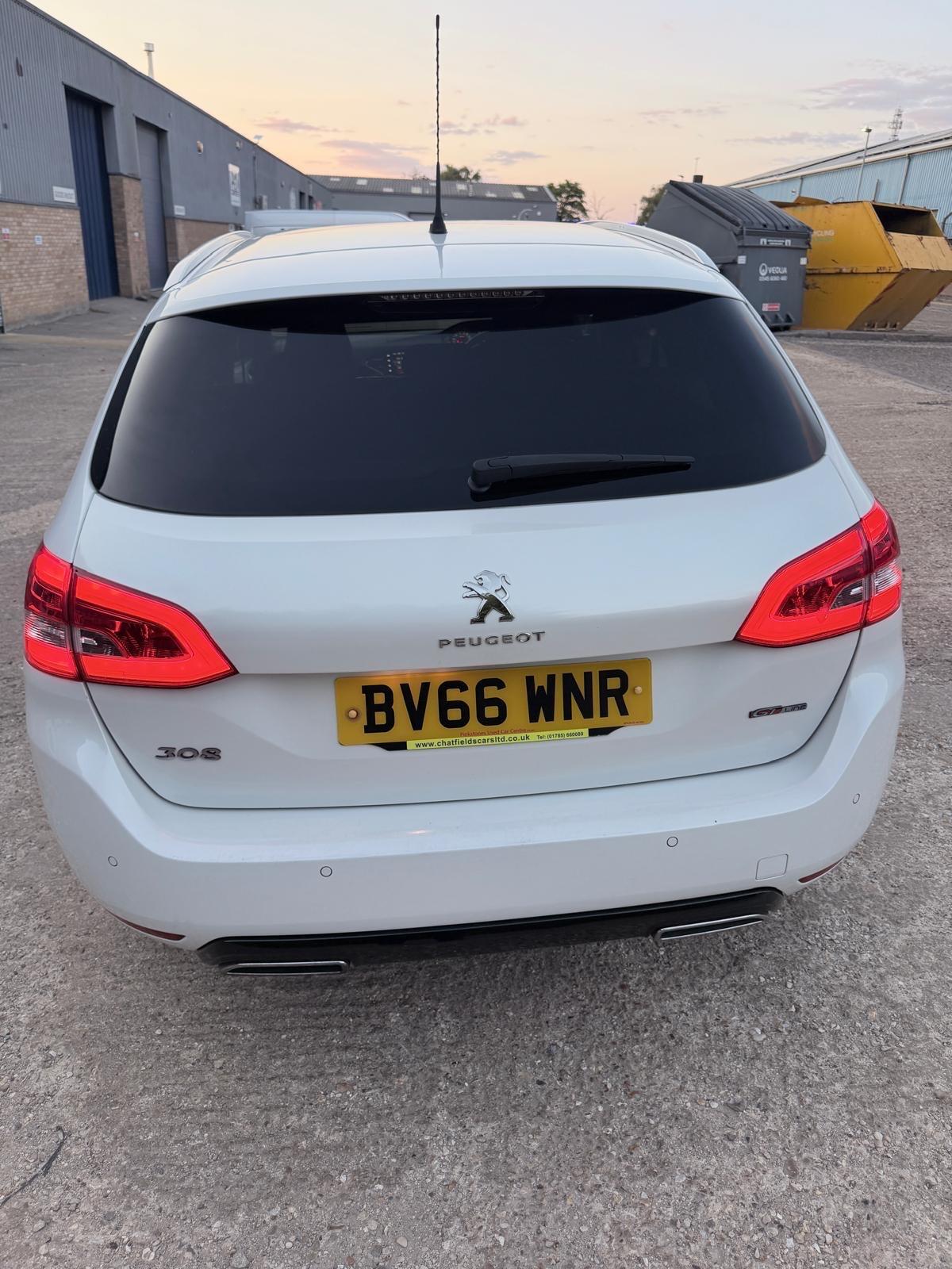 Peugeot 308 view 8