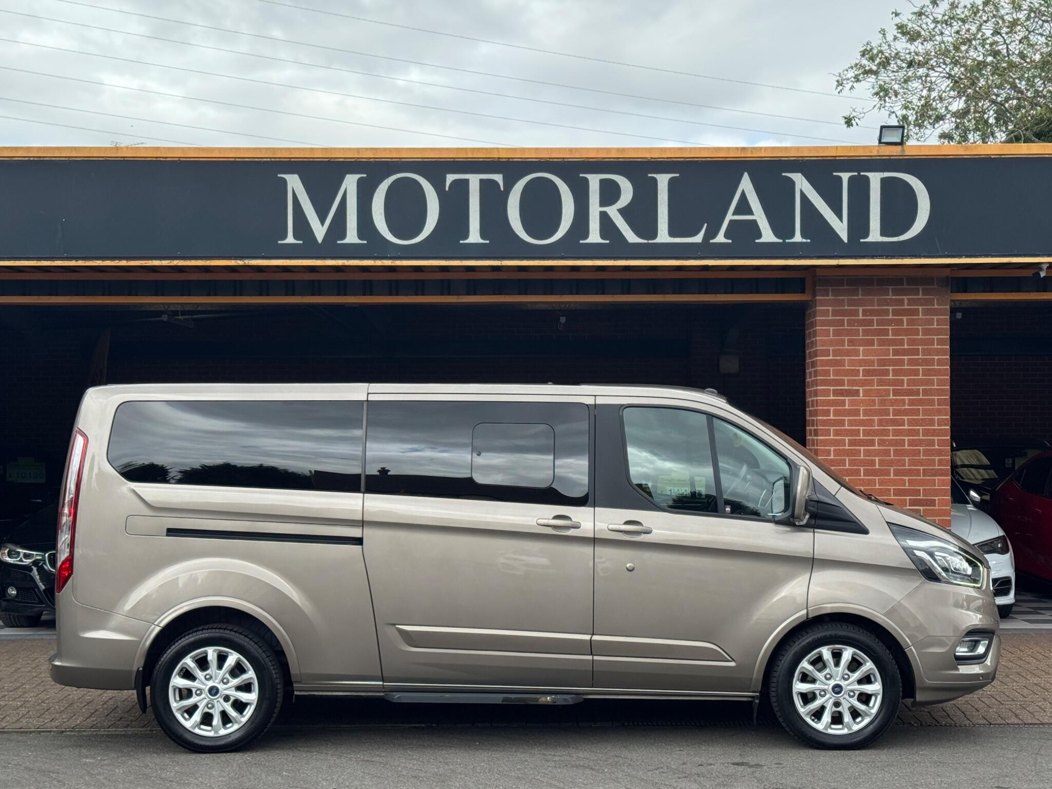 Ford Tourneo Custom view 4