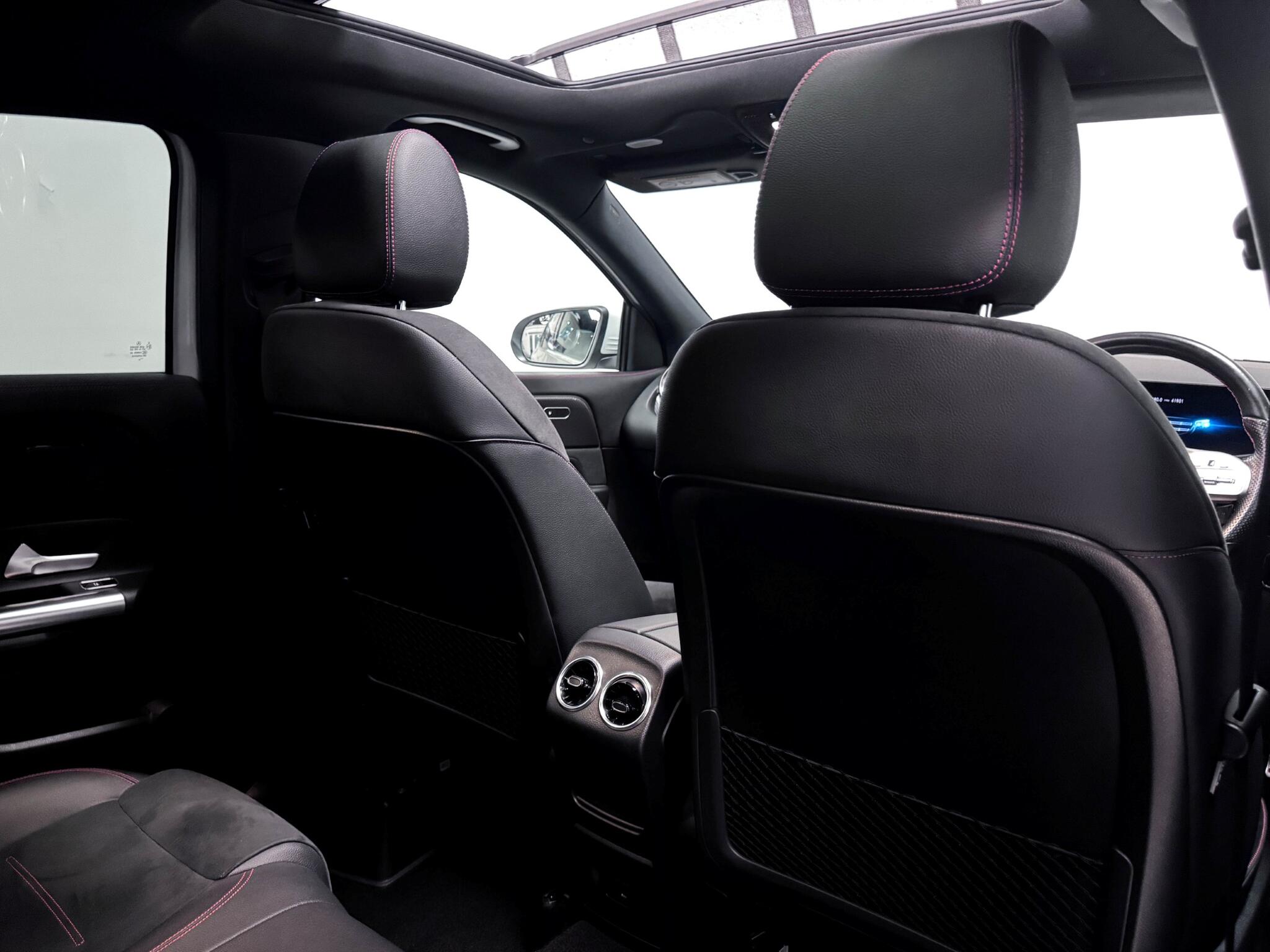 Mercedes-Benz Gla view 11
