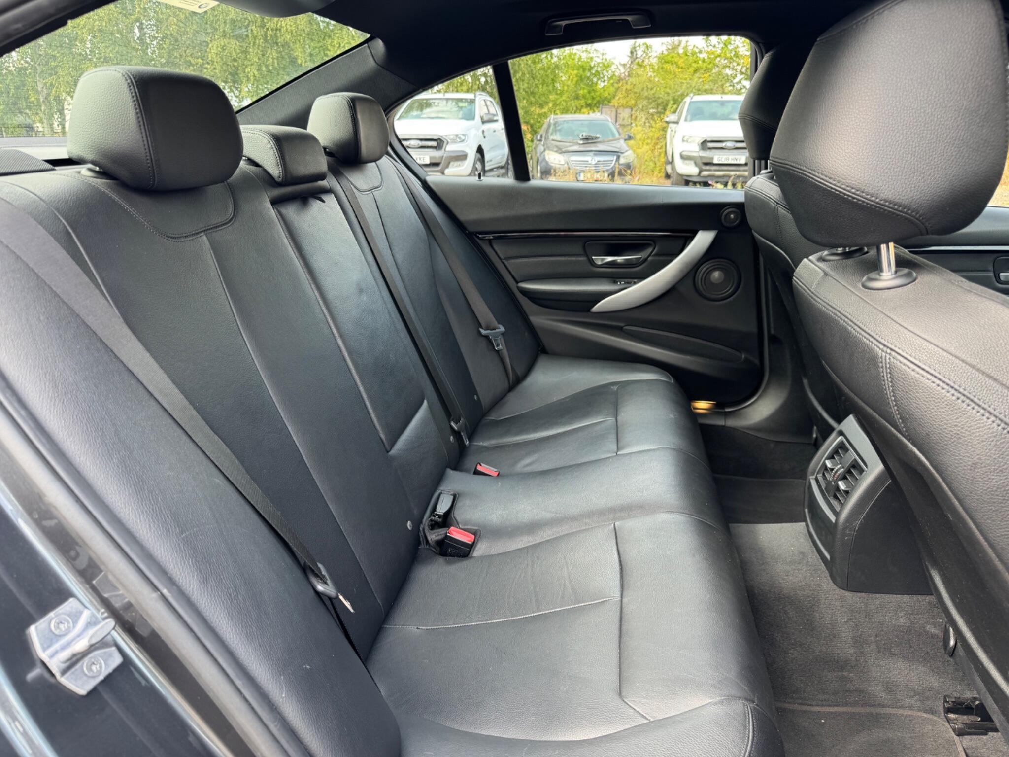 BMW 3 Series view 23