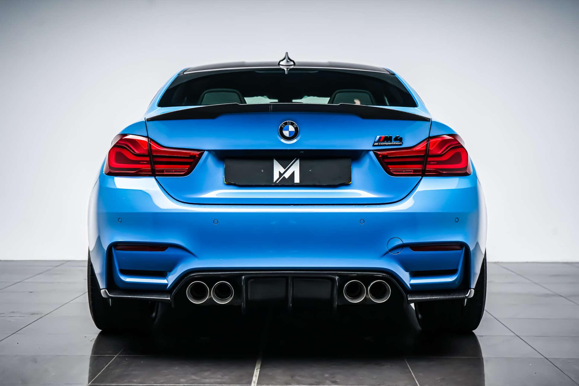 BMW M4 view 4