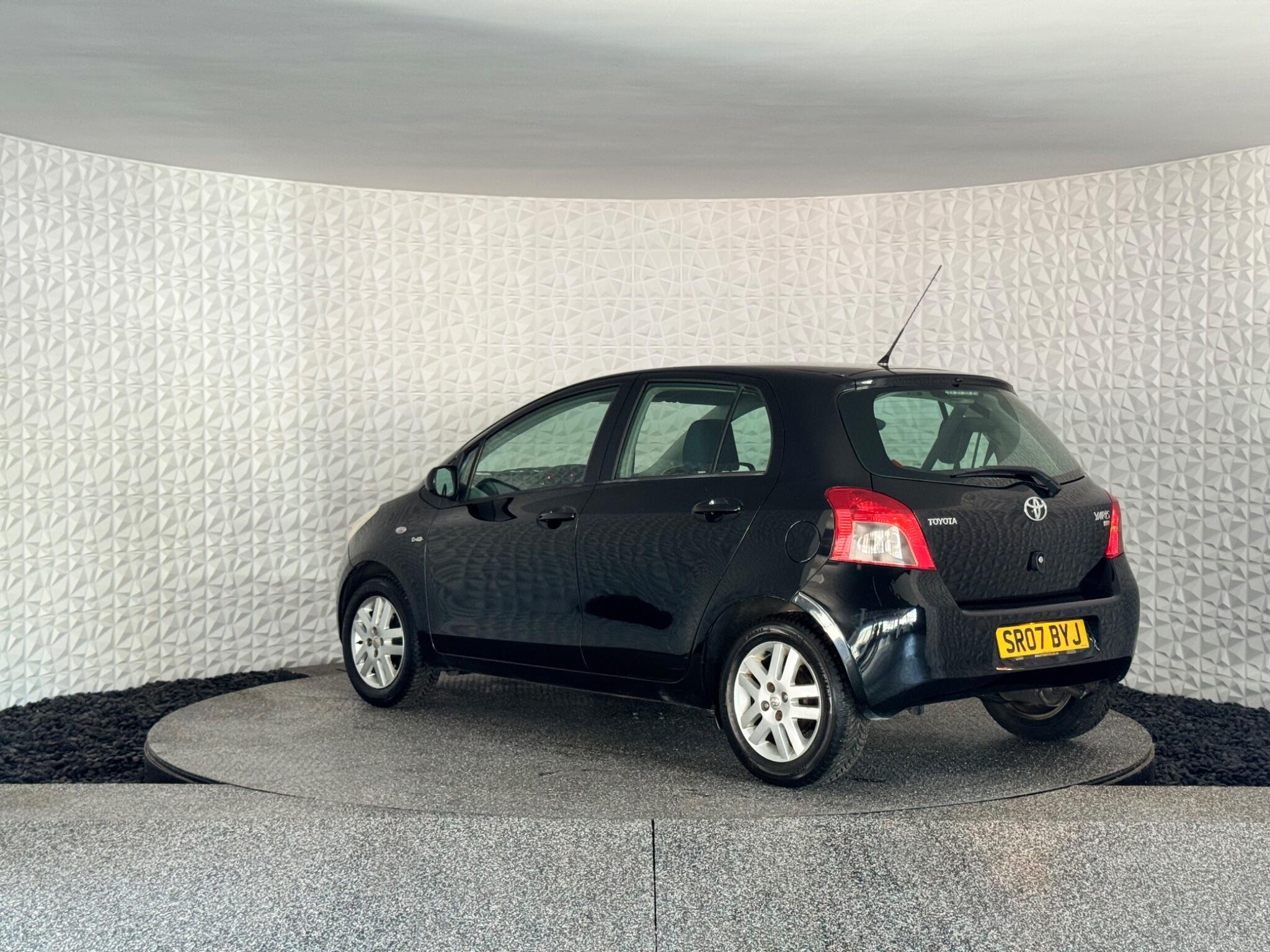 Toyota Yaris view 15