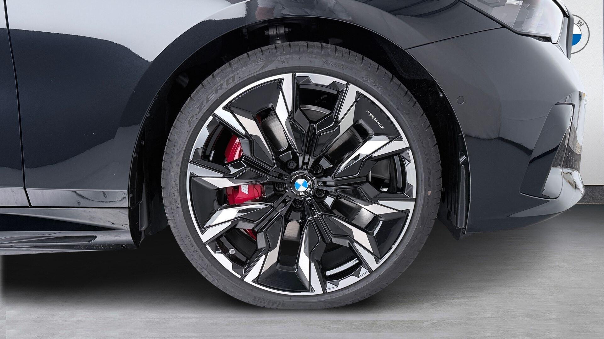 BMW 5 Series view 14