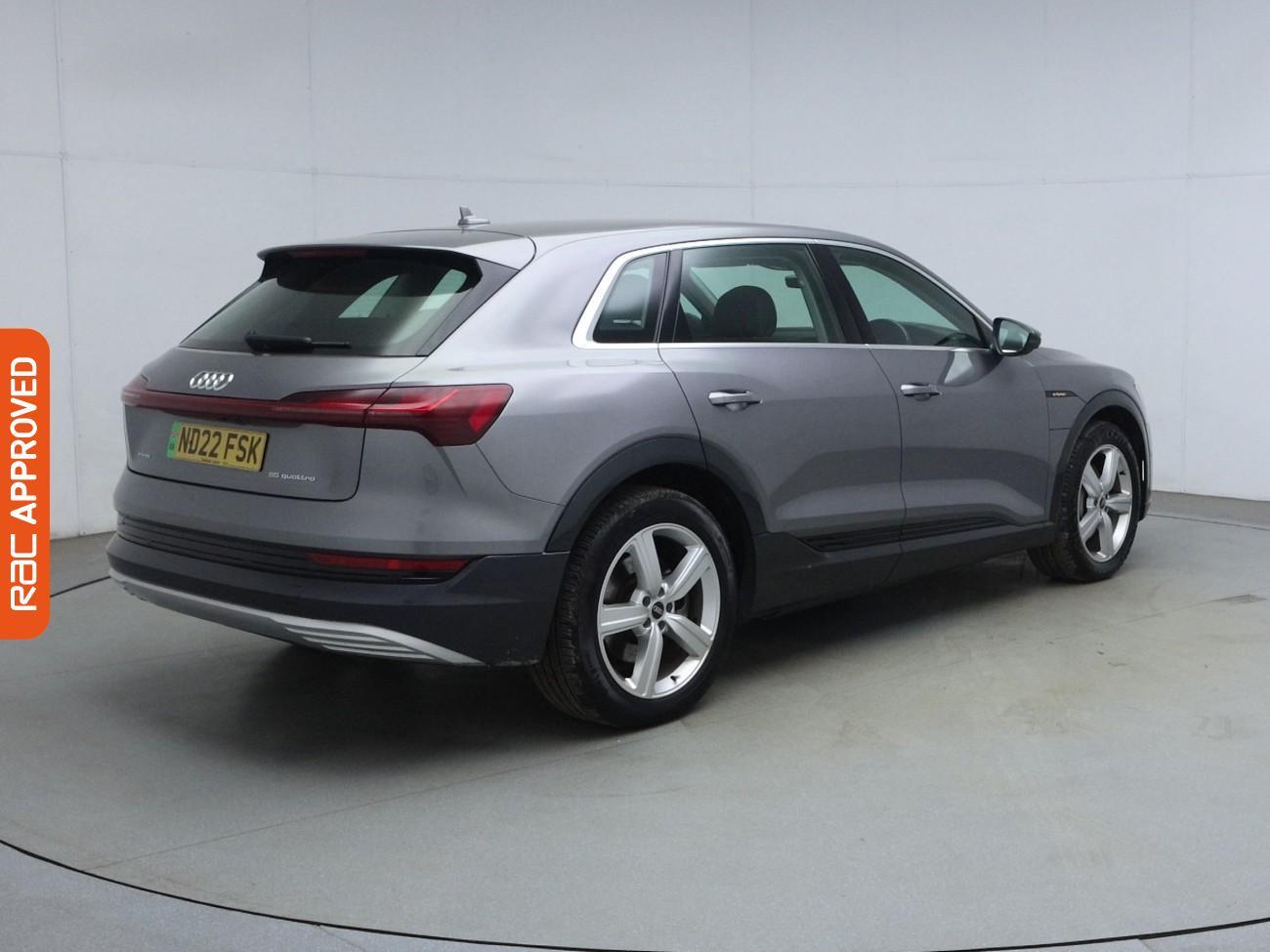 Audi E-Tron view 35