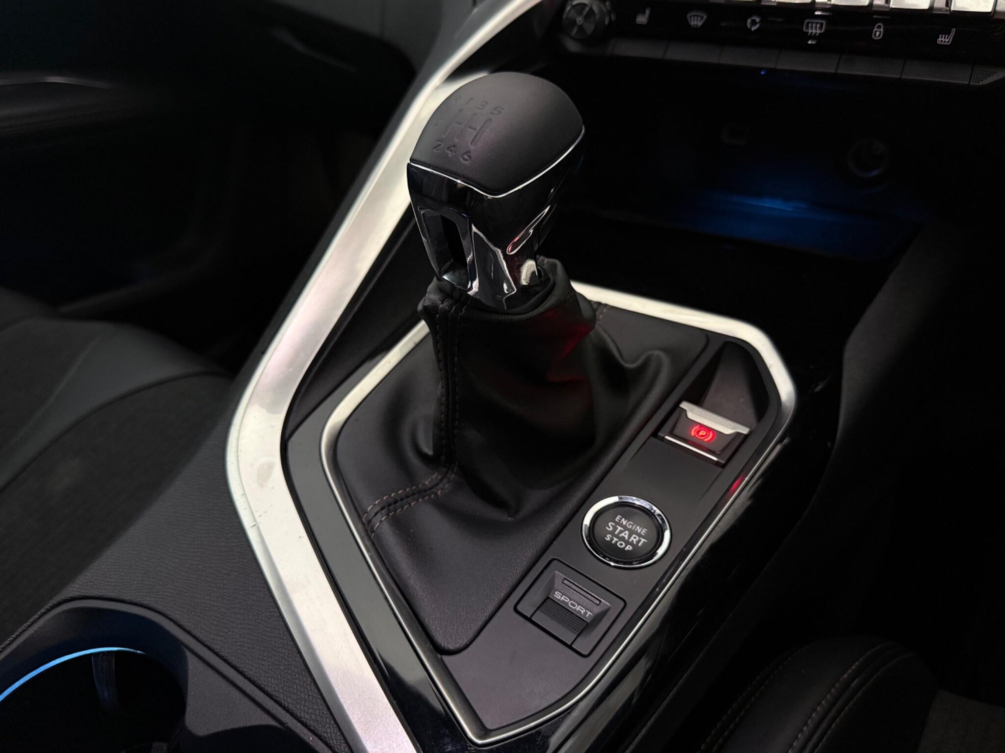 Peugeot 5008 view 16