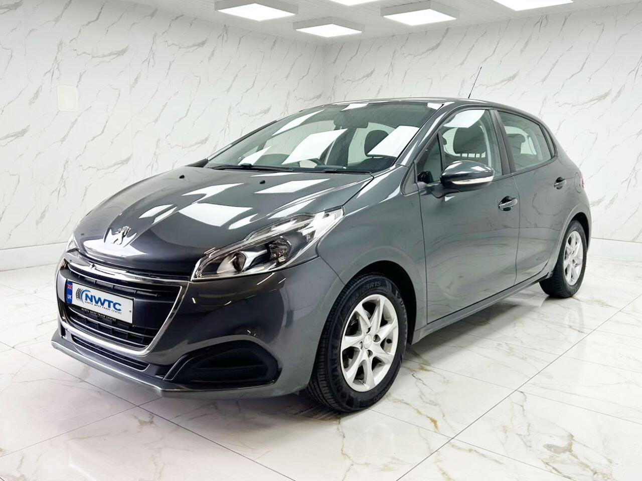 Peugeot 208 view 5