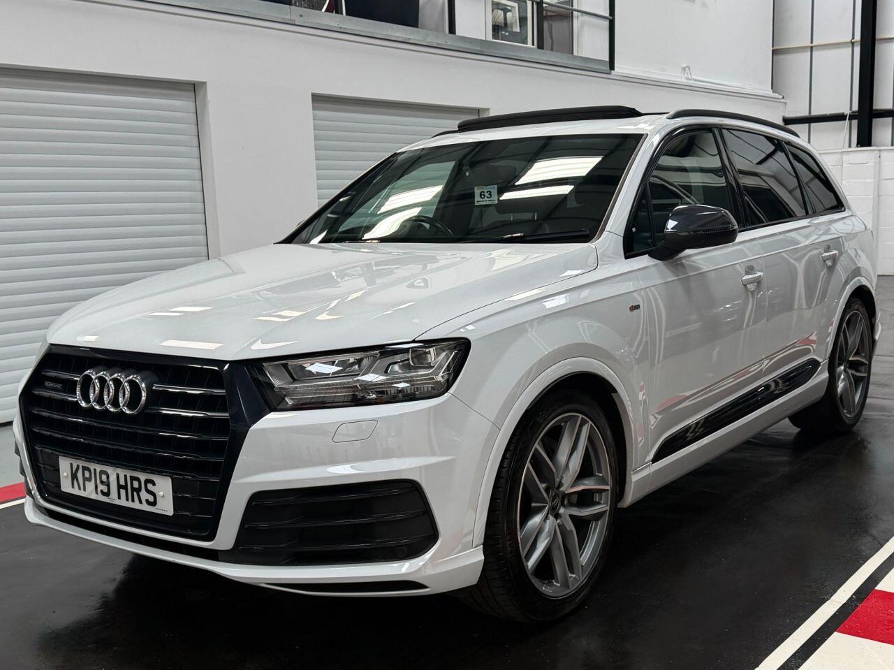 Audi Q7 view 13