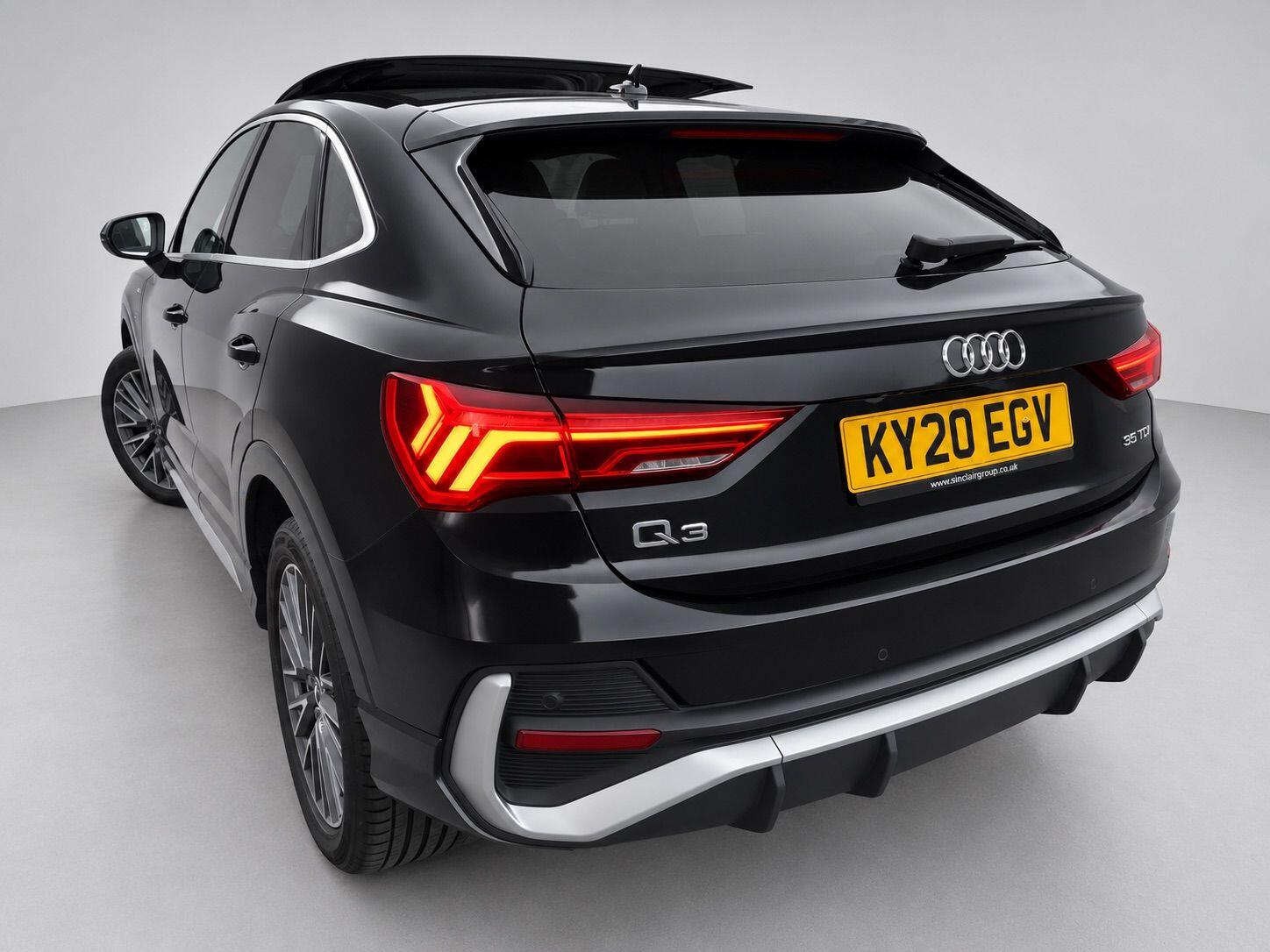 Audi Q3 view 10