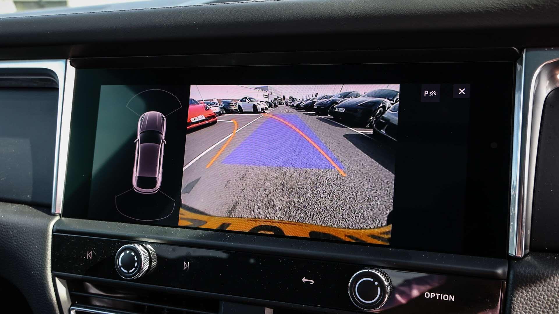 Porsche Macan view 21