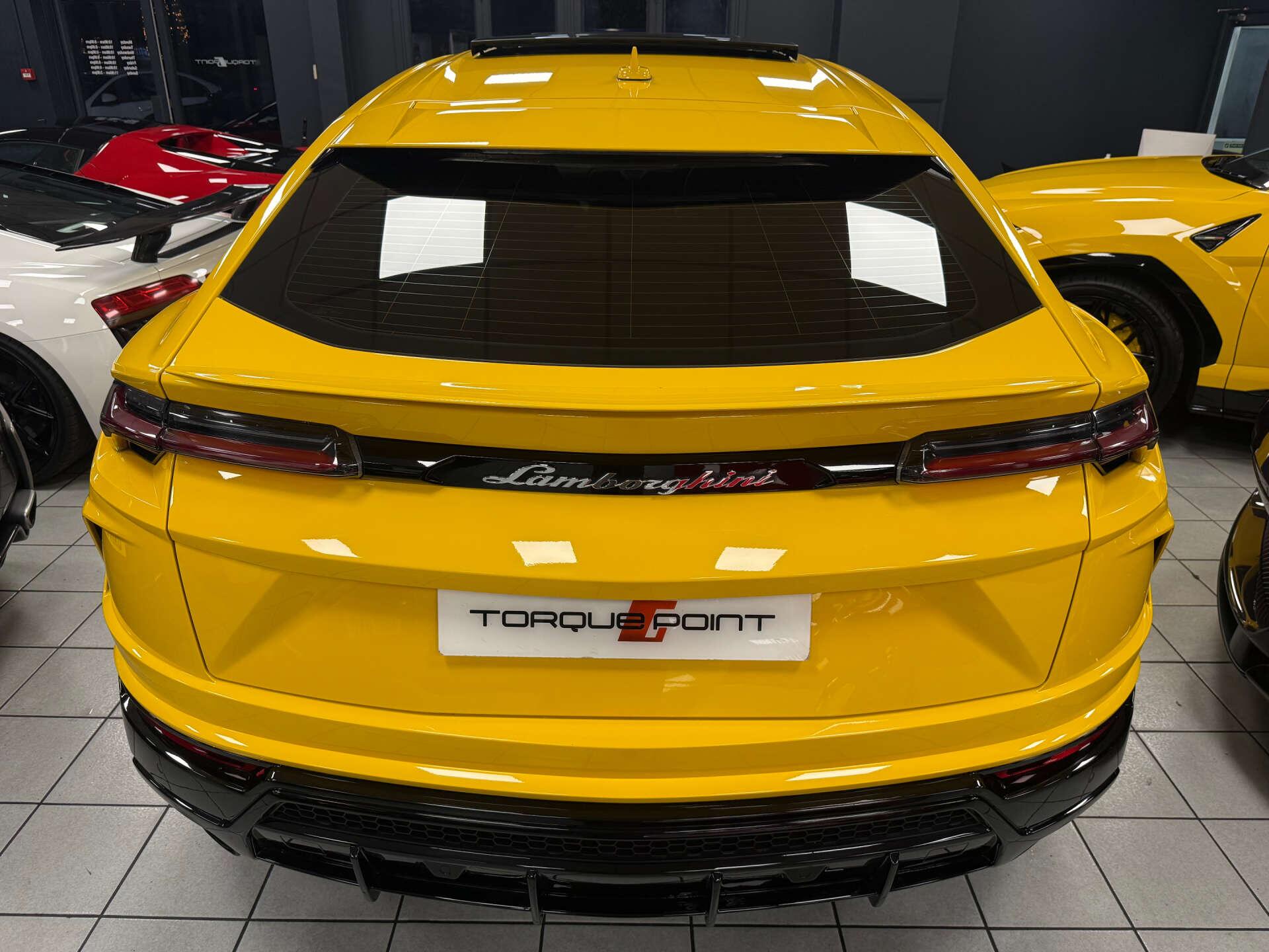 Lamborghini Urus view 7