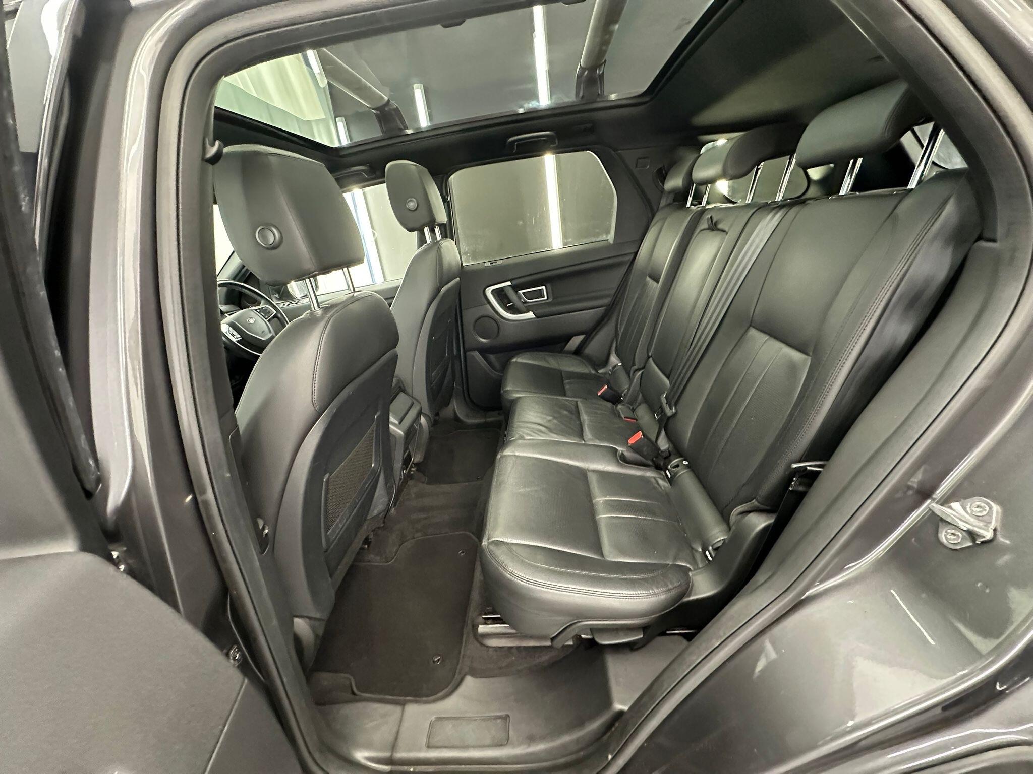 Land Rover Discovery Sport view 27