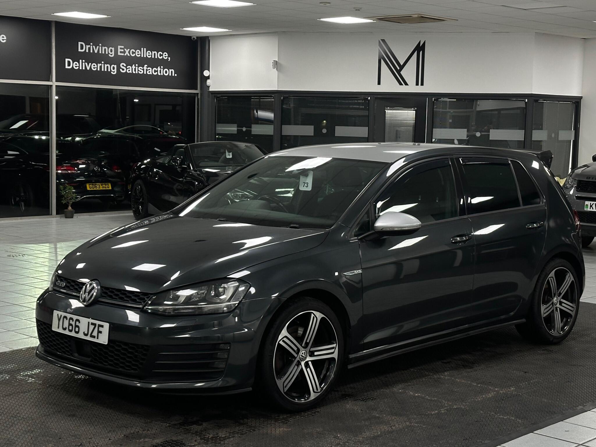 Volkswagen Golf view 5