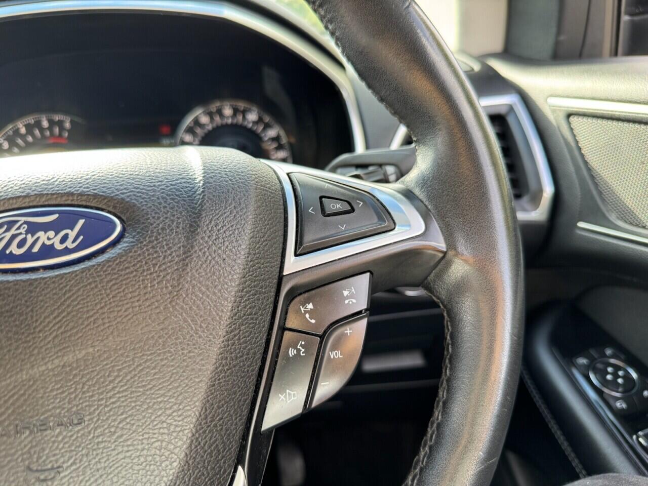 Ford Edge view 16
