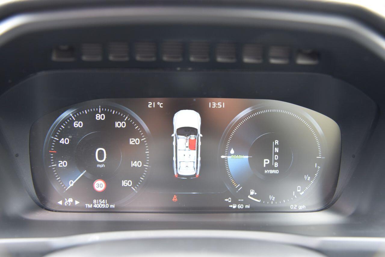 Volvo XC90 view 31