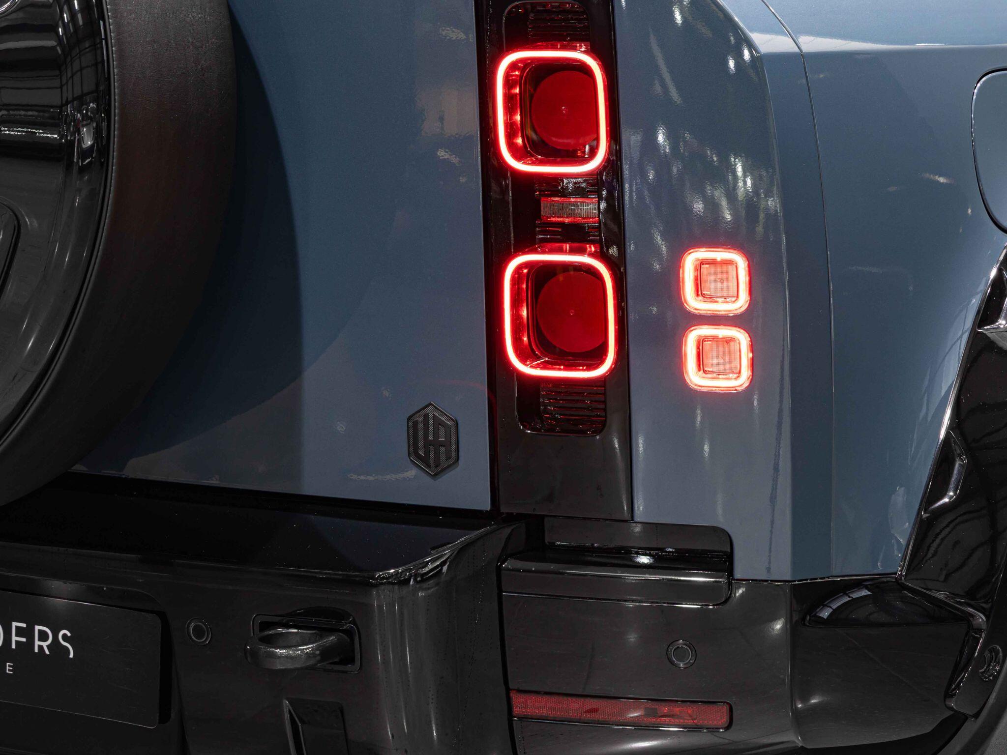 Land Rover Defender view 18