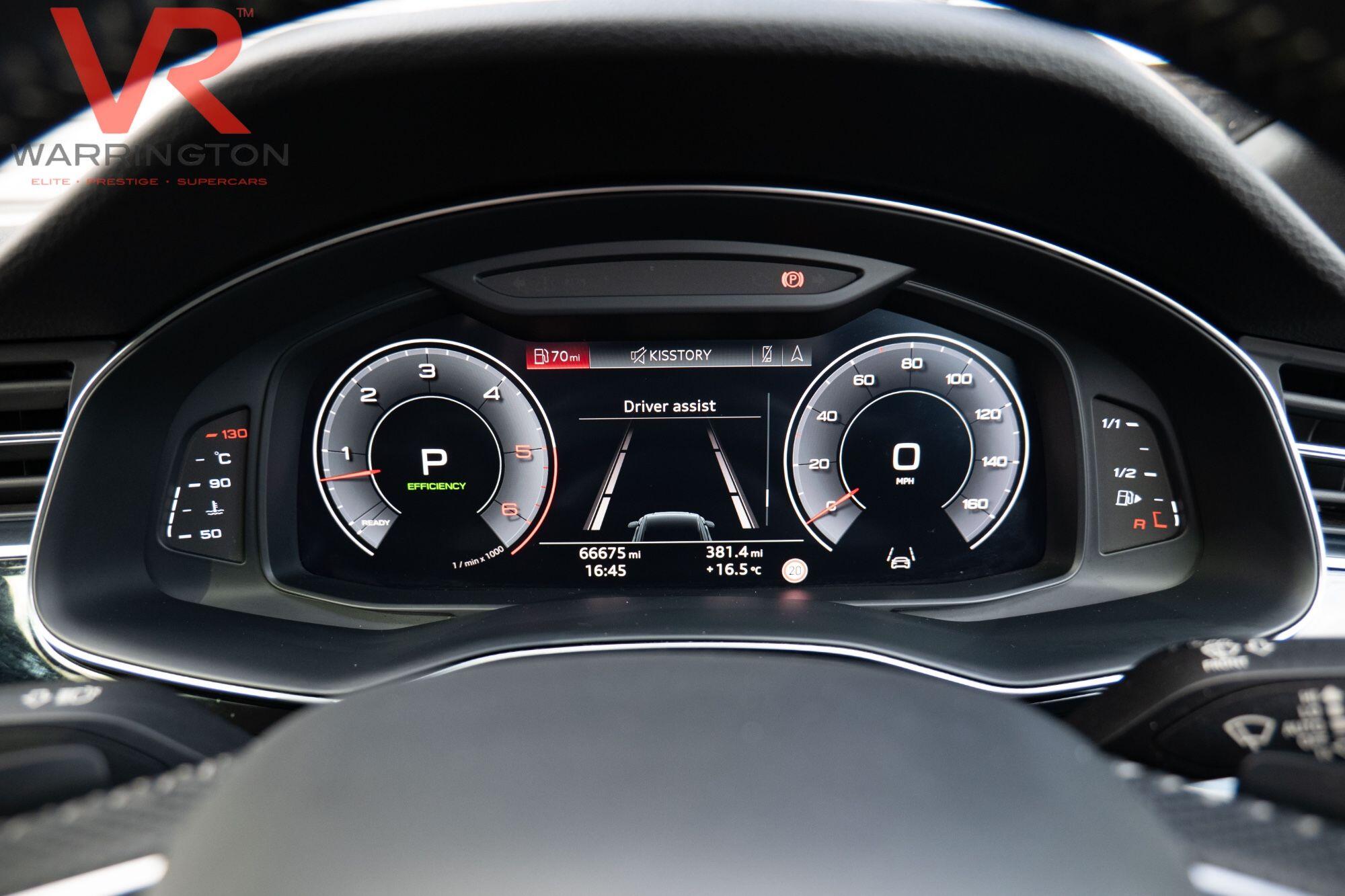 Audi Q8 view 12