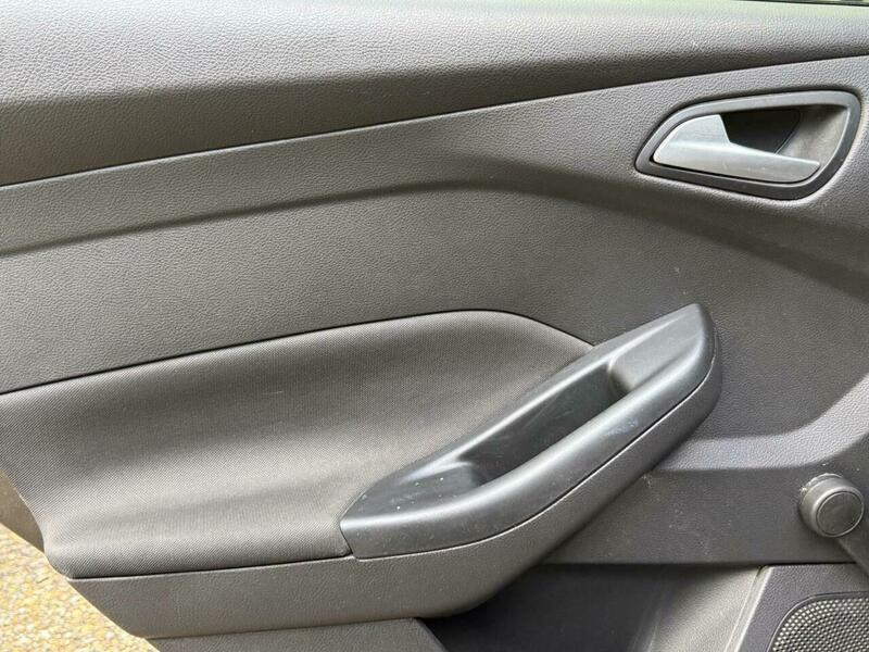 2017 Ford Focus image 39