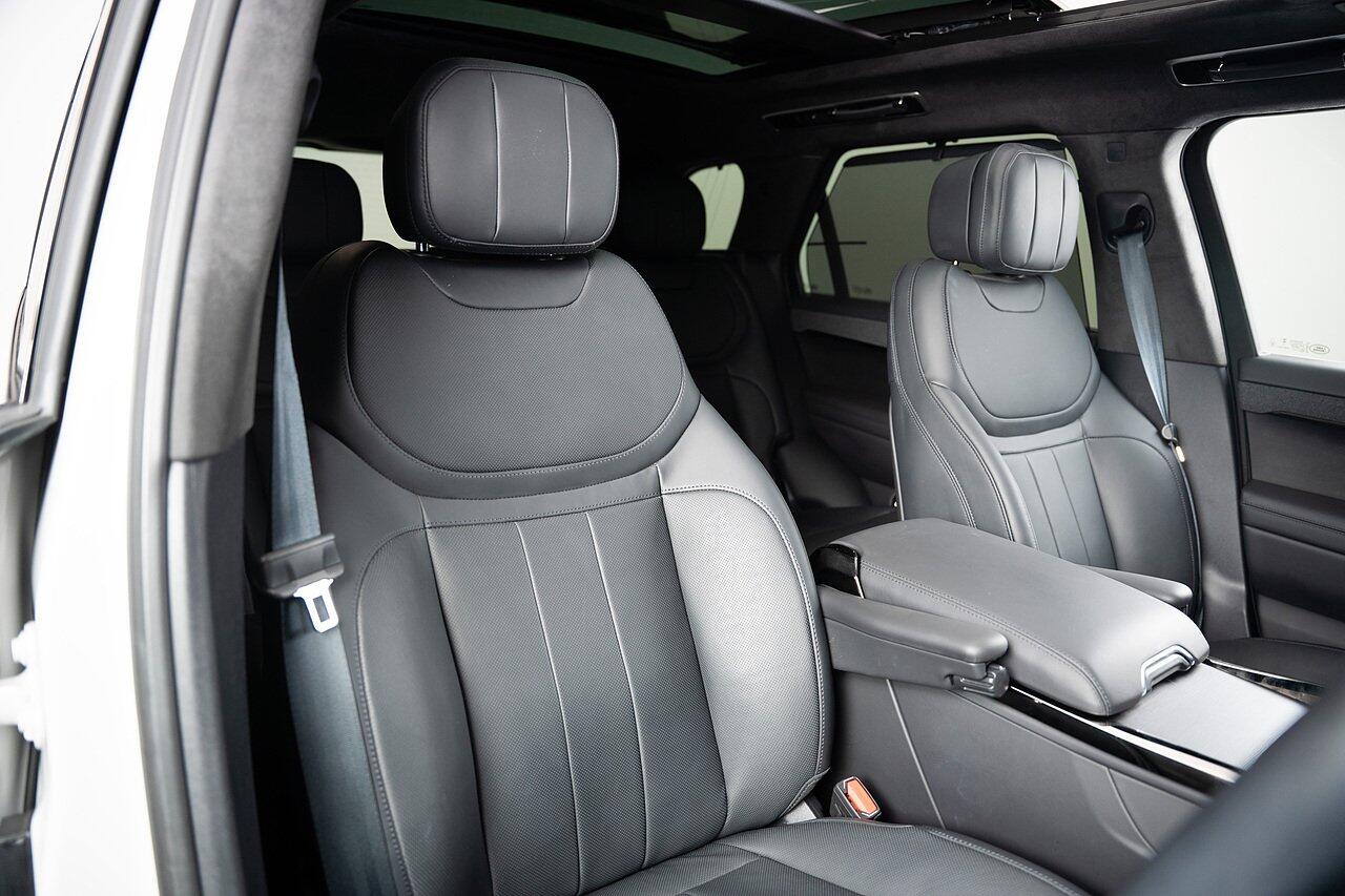 Land Rover Range Rover Sport view 2