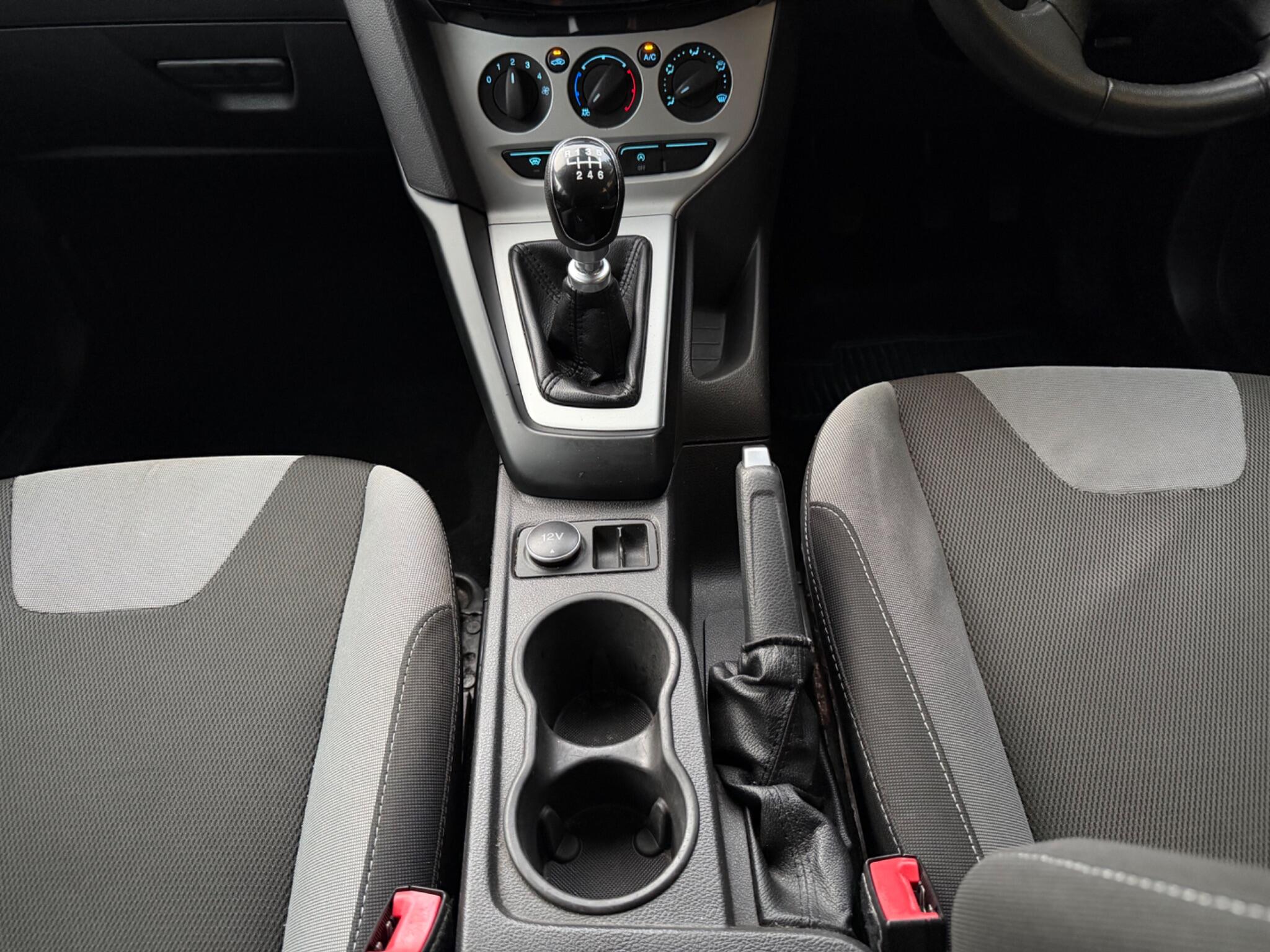 Ford Focus view 16