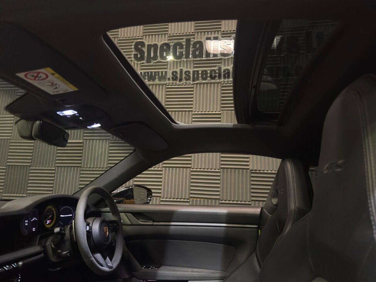 Porsche 911 view 29