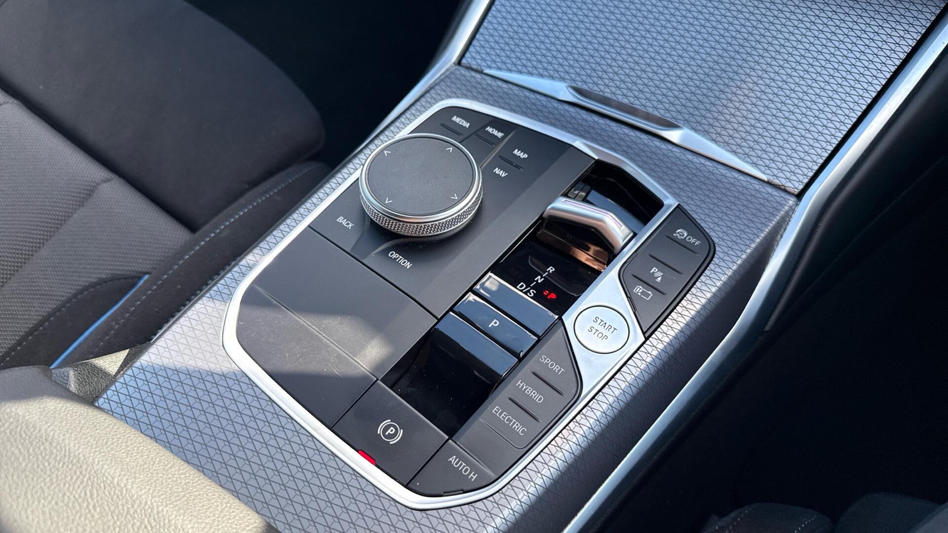 BMW 3 Series view 19