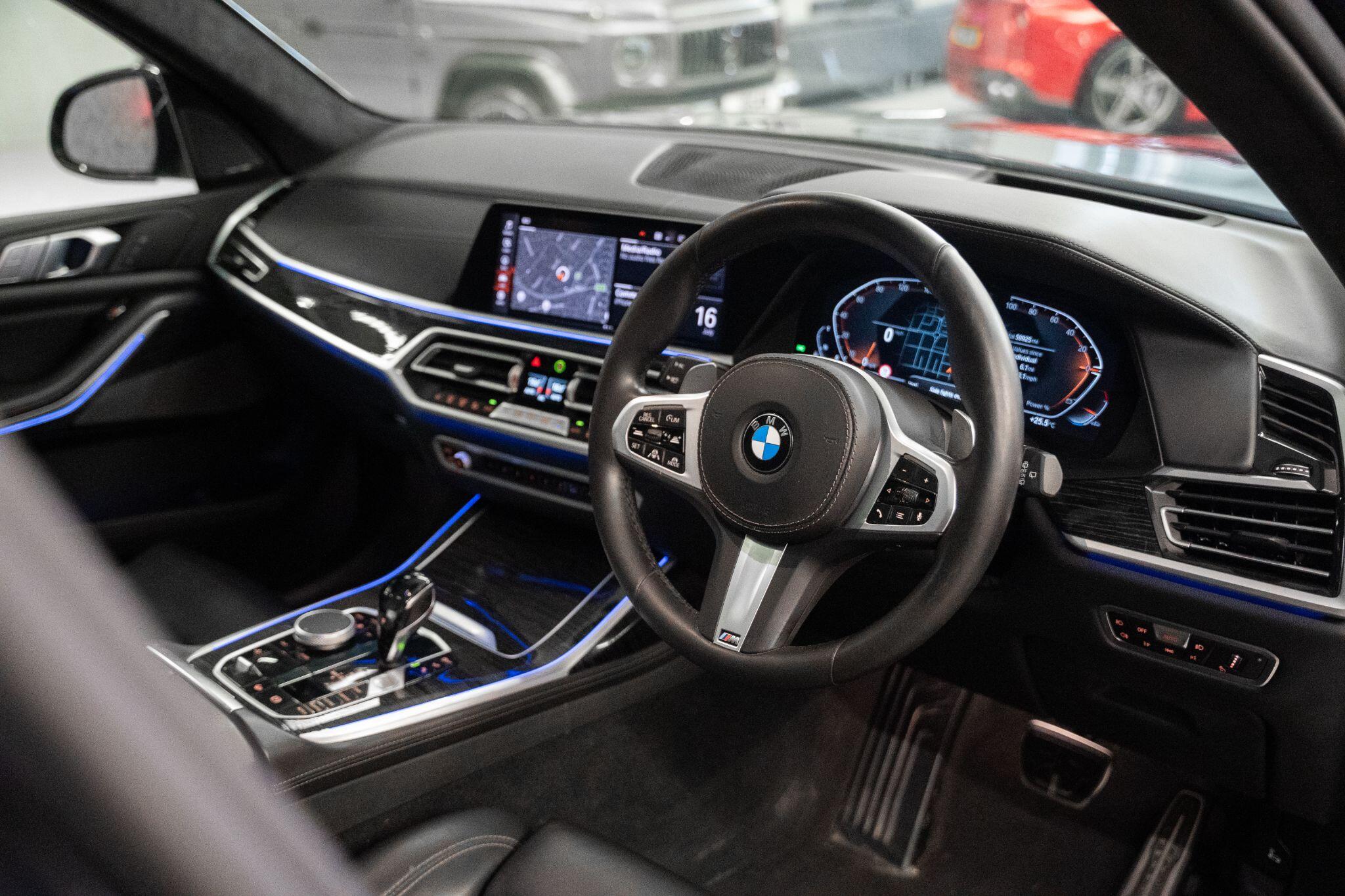 BMW X7 view 18