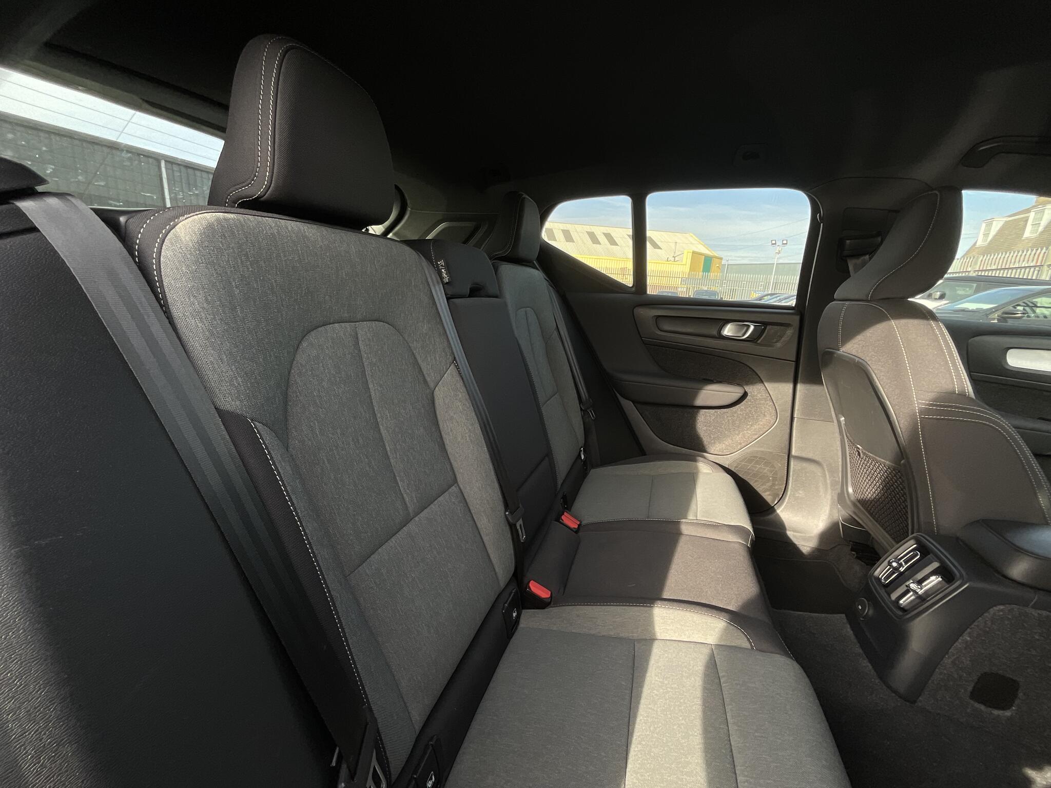 Volvo XC40 view 32