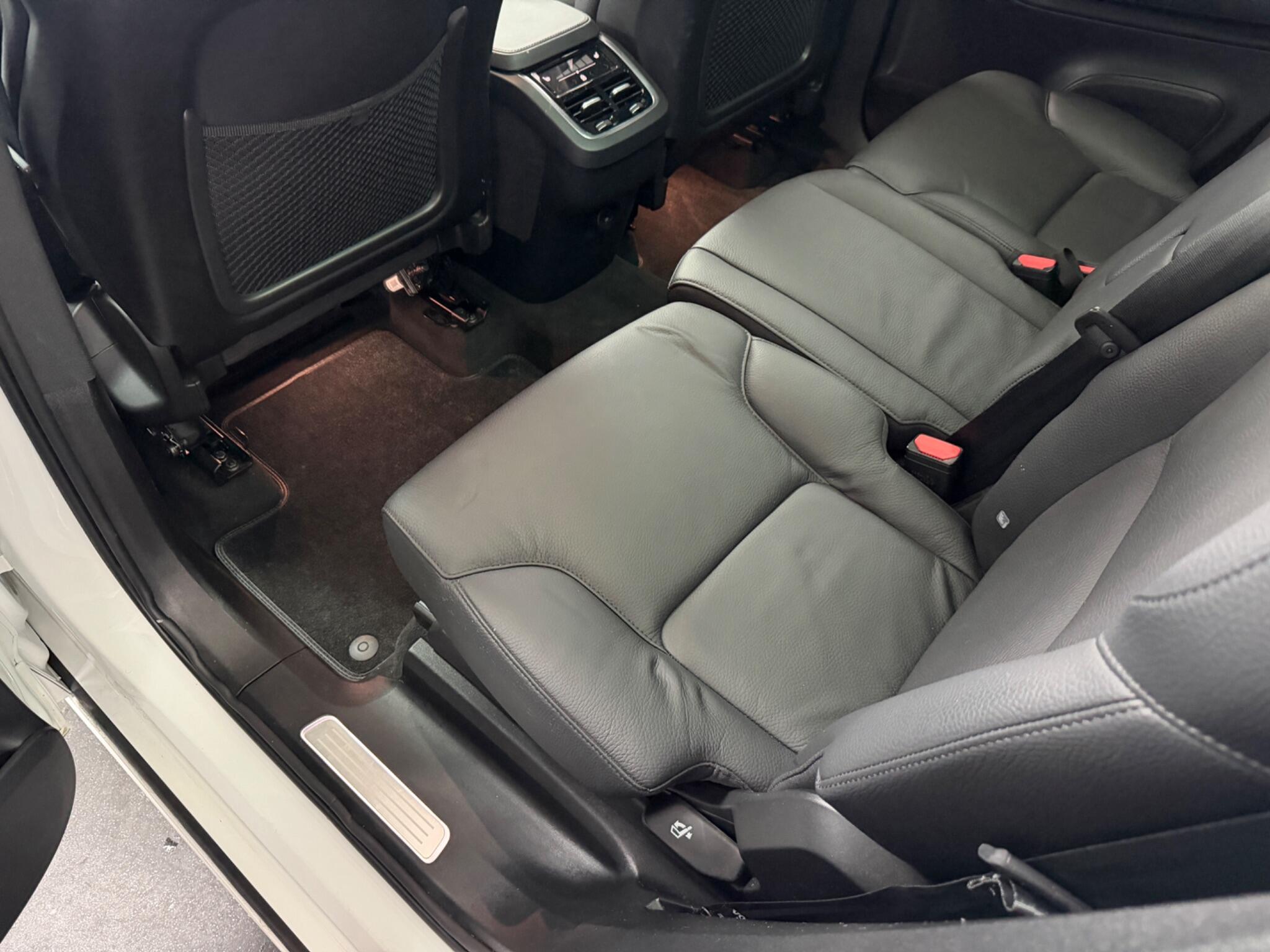 Volvo XC90 view 22