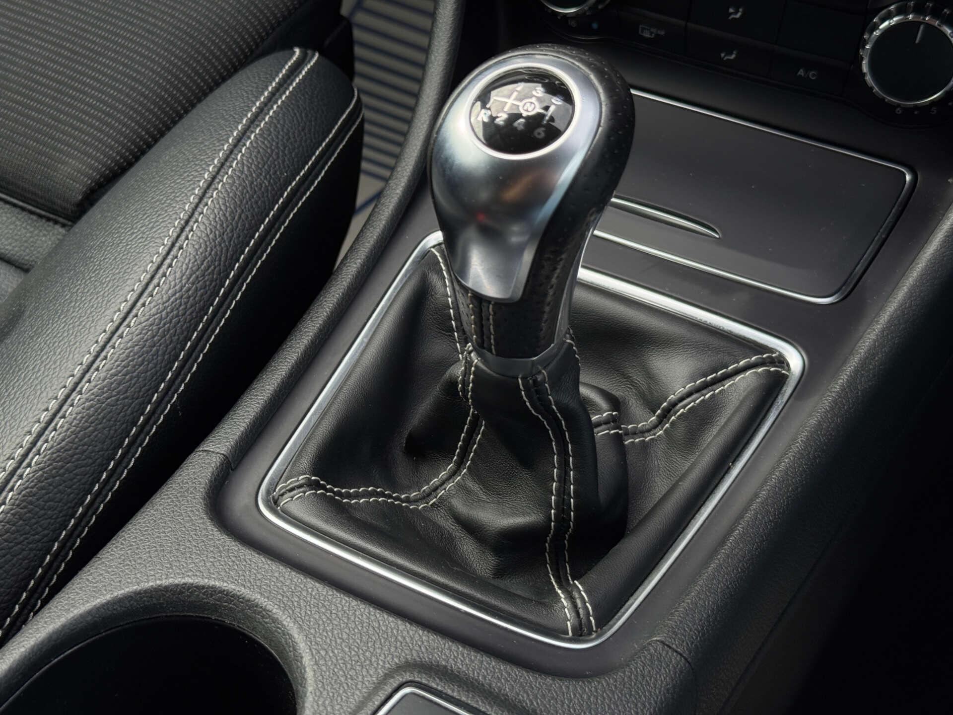Mercedes-Benz GLA view 57