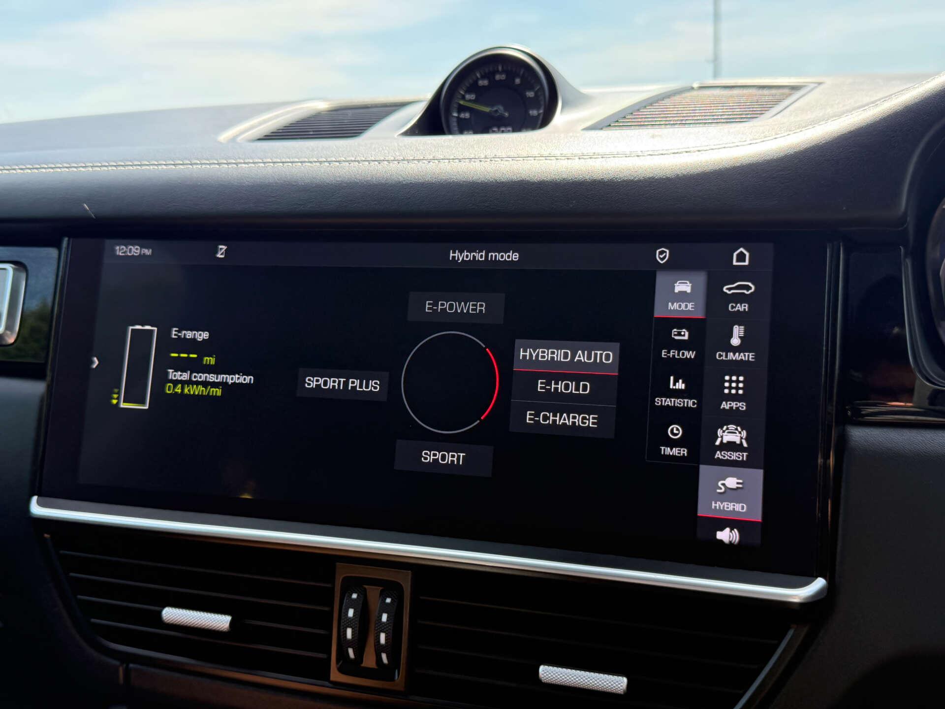 Porsche Cayenne view 54