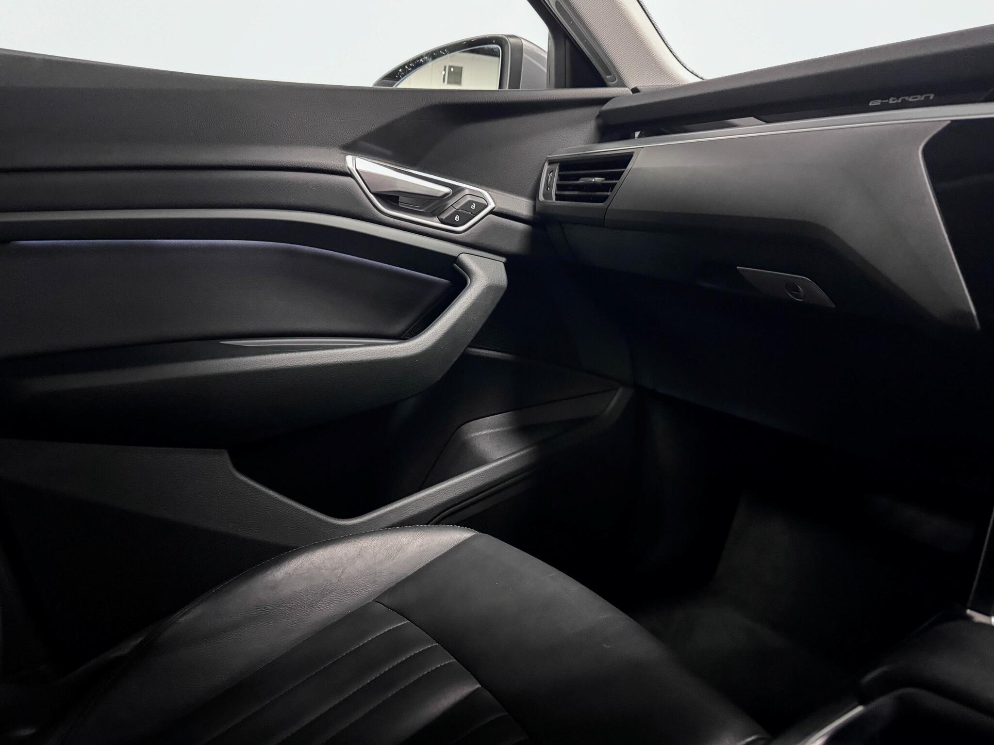 Audi E-Tron view 36