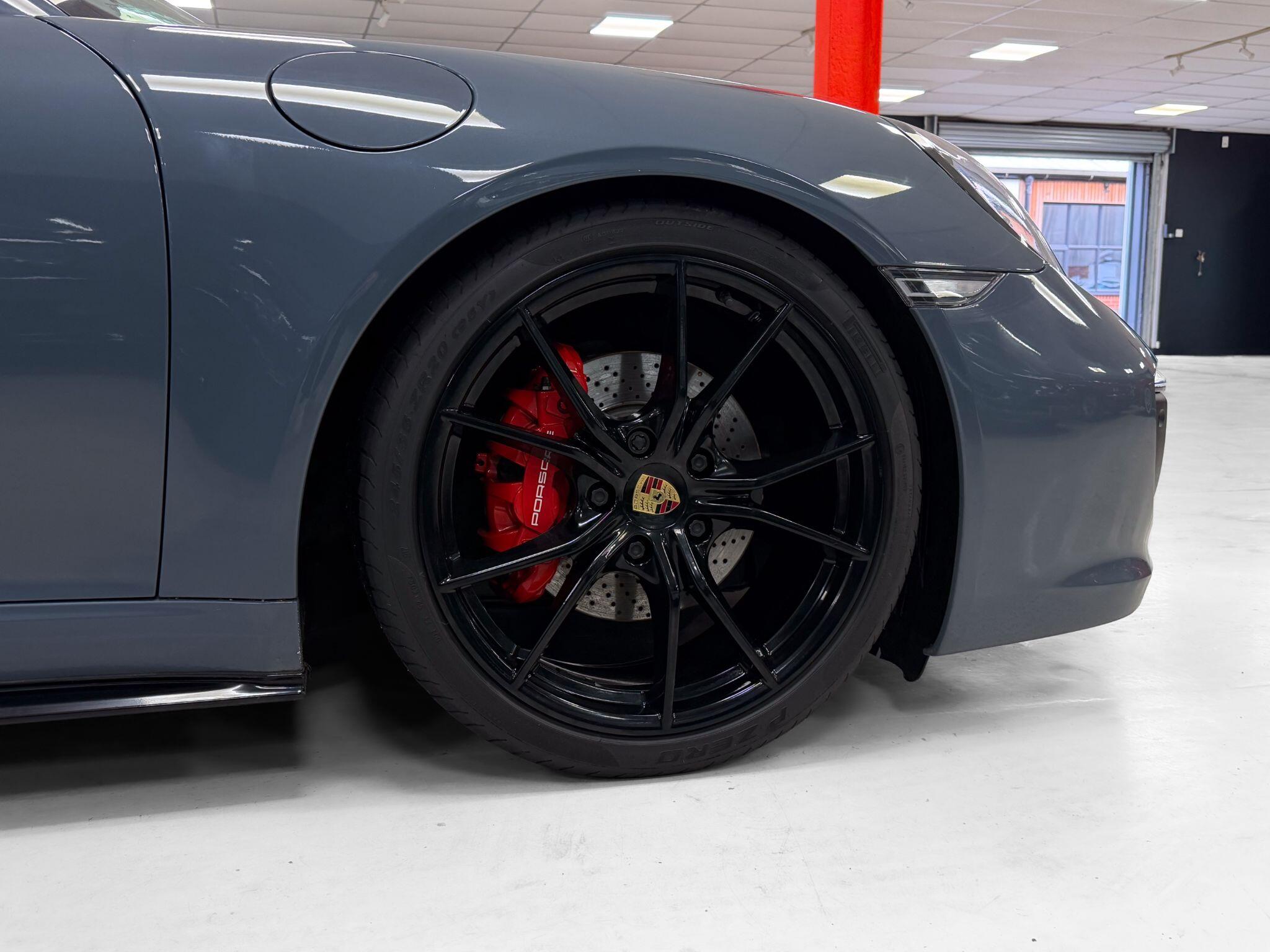 Porsche 911 view 40