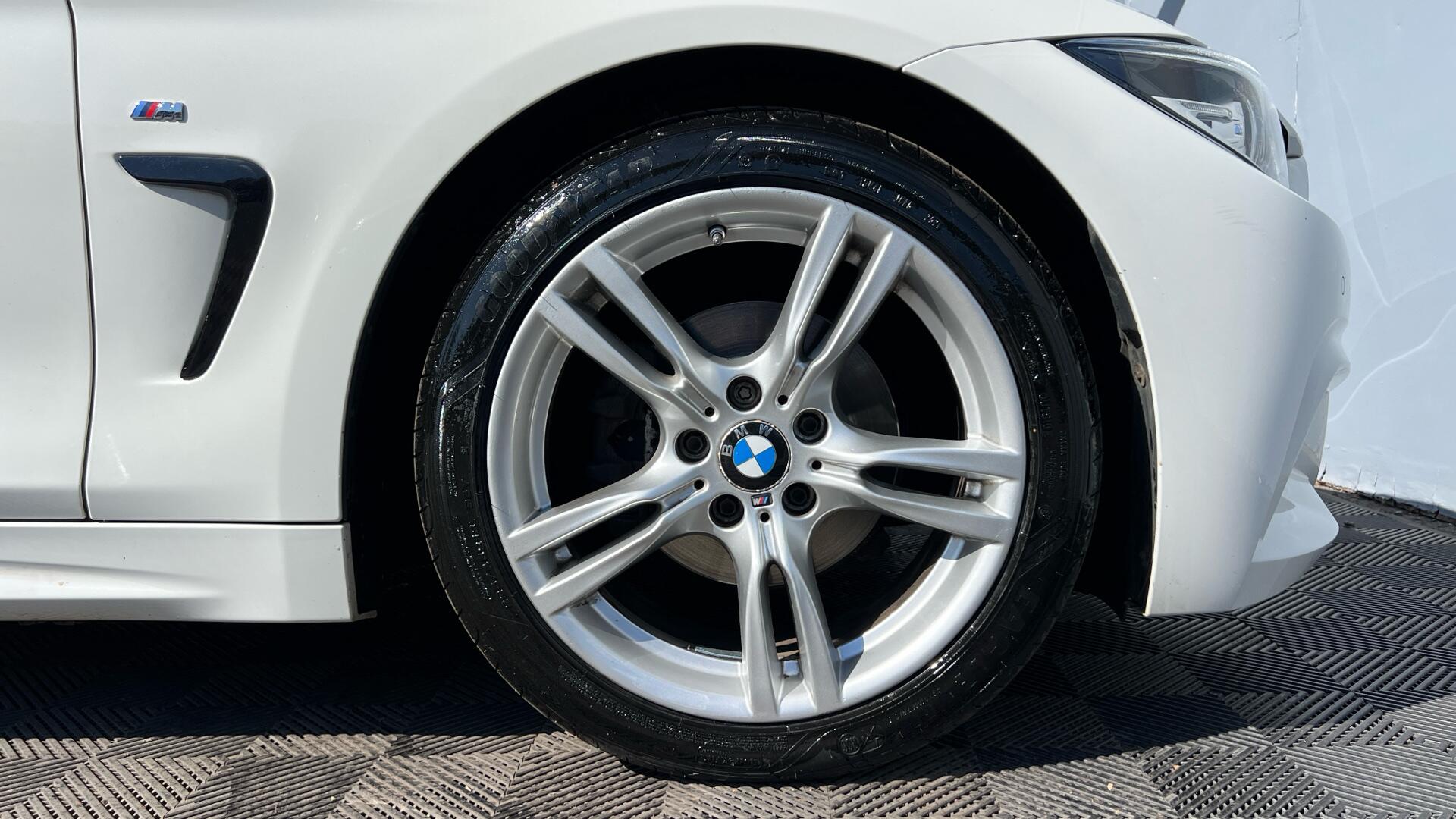 BMW 4 Series view 14